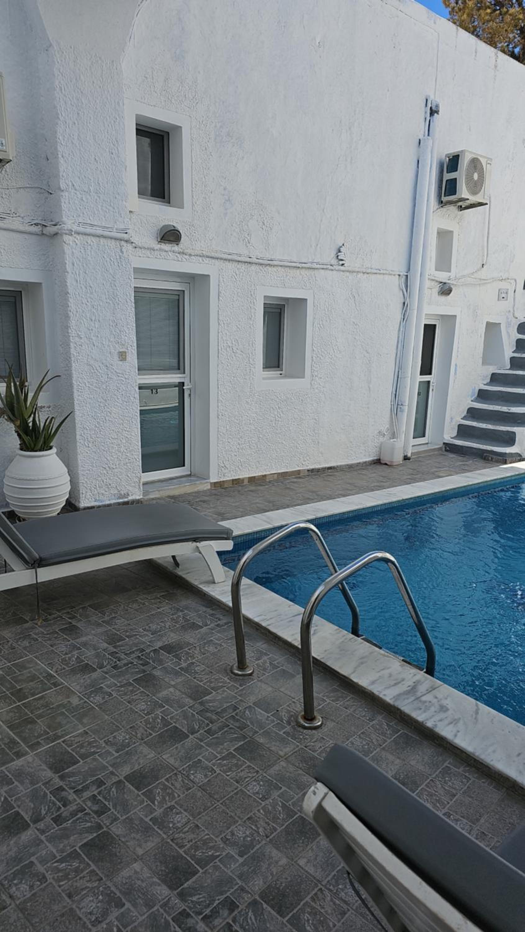 Superior Double Cave Pool View - Photo 16