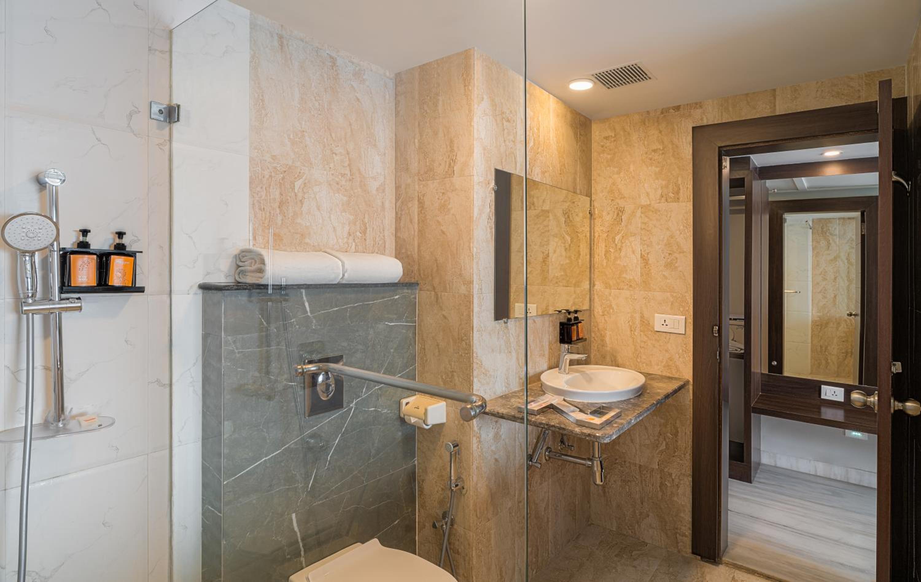 Deluxe Double or Twin Room photo 3