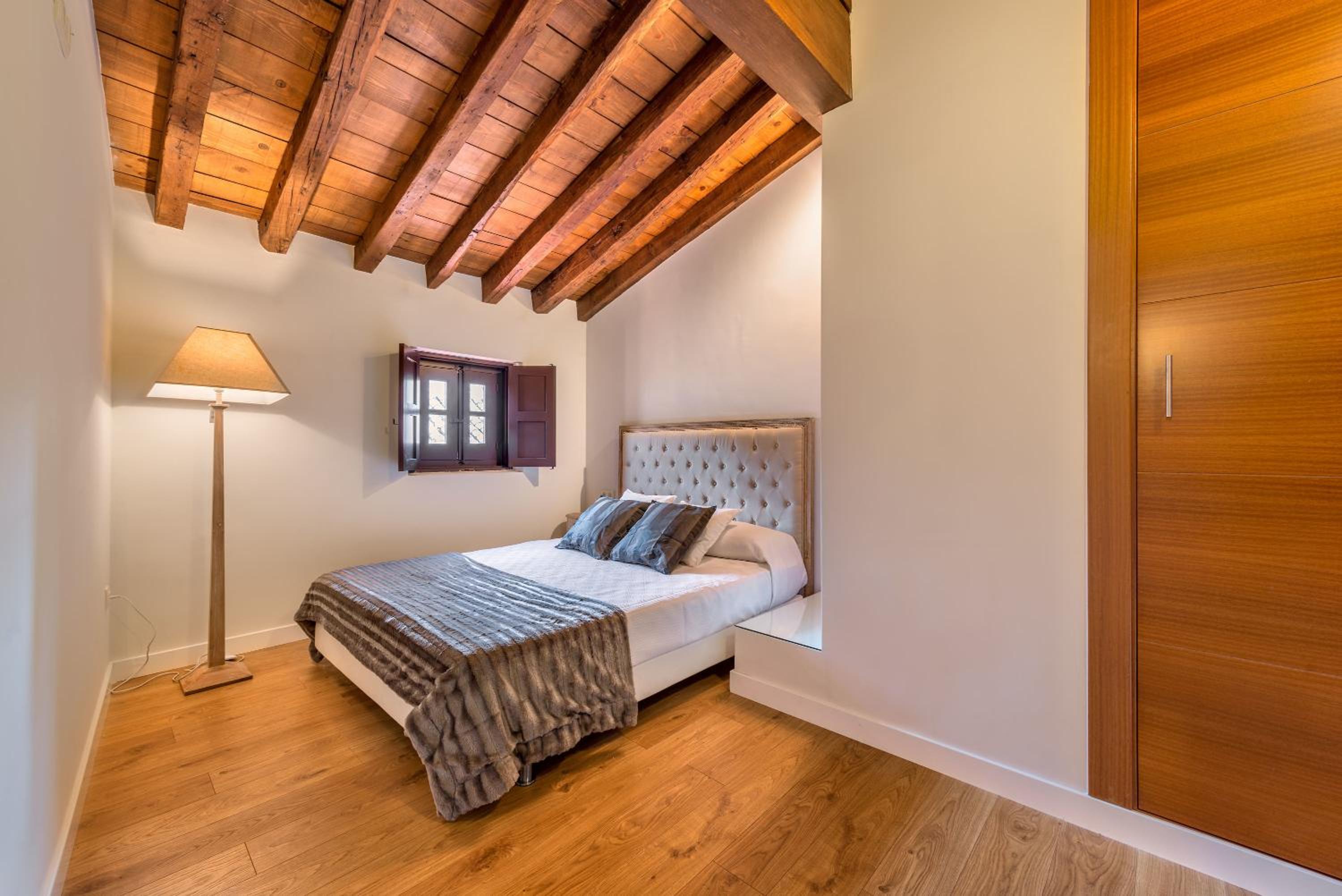 One-Bedroom Apartment - Photo 1