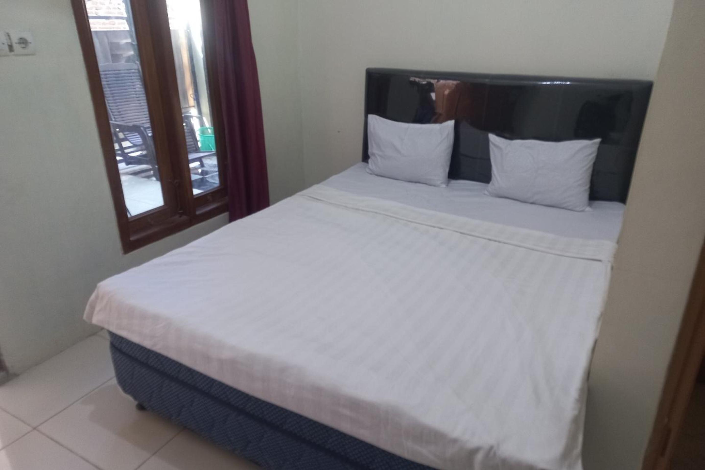 Budget Double Room photo 2
