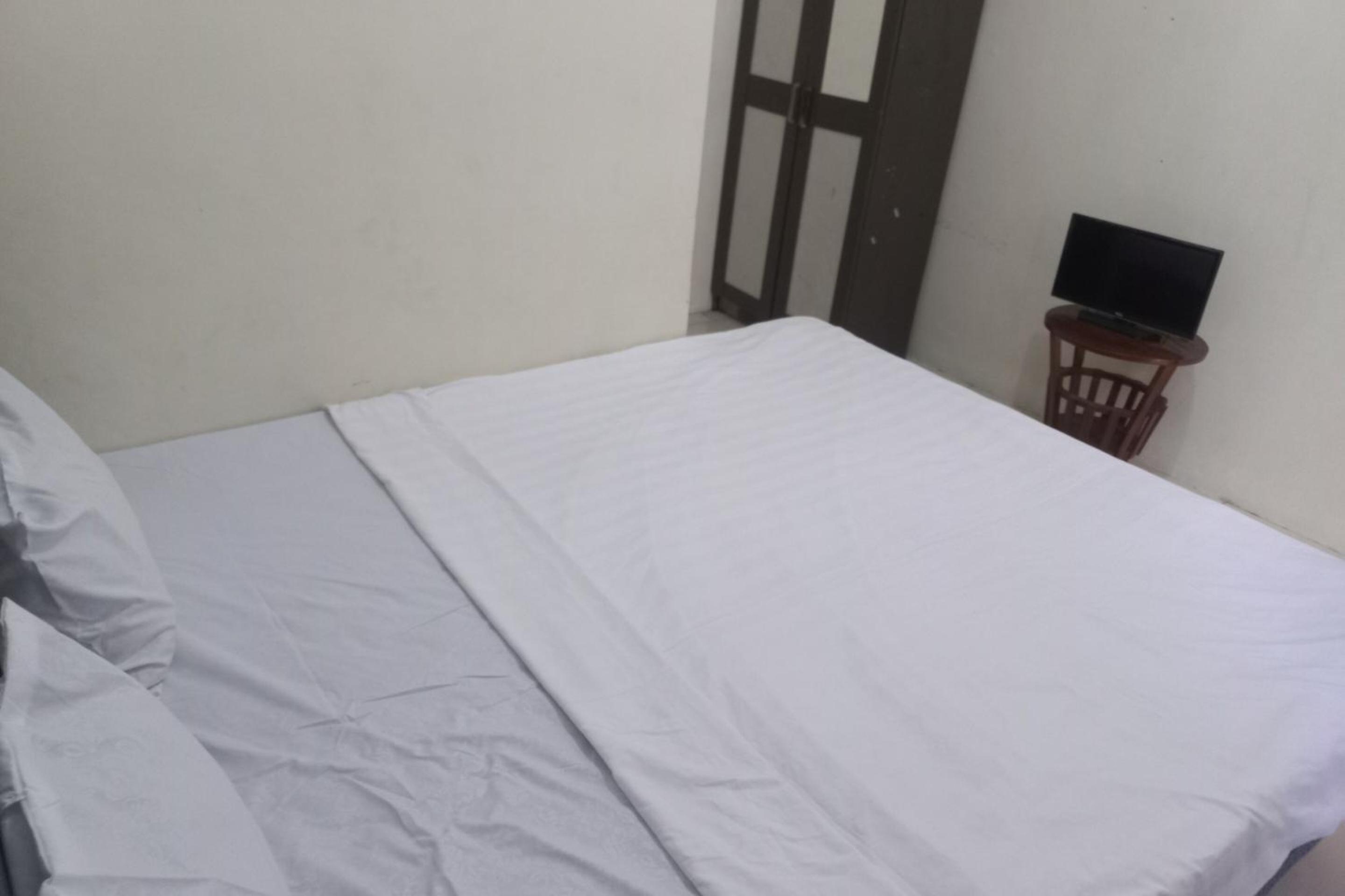 Budget Double Room photo 3