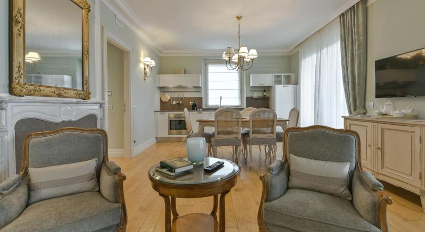 Deluxe Two-Bedroom Apartment - Split Level photo 1