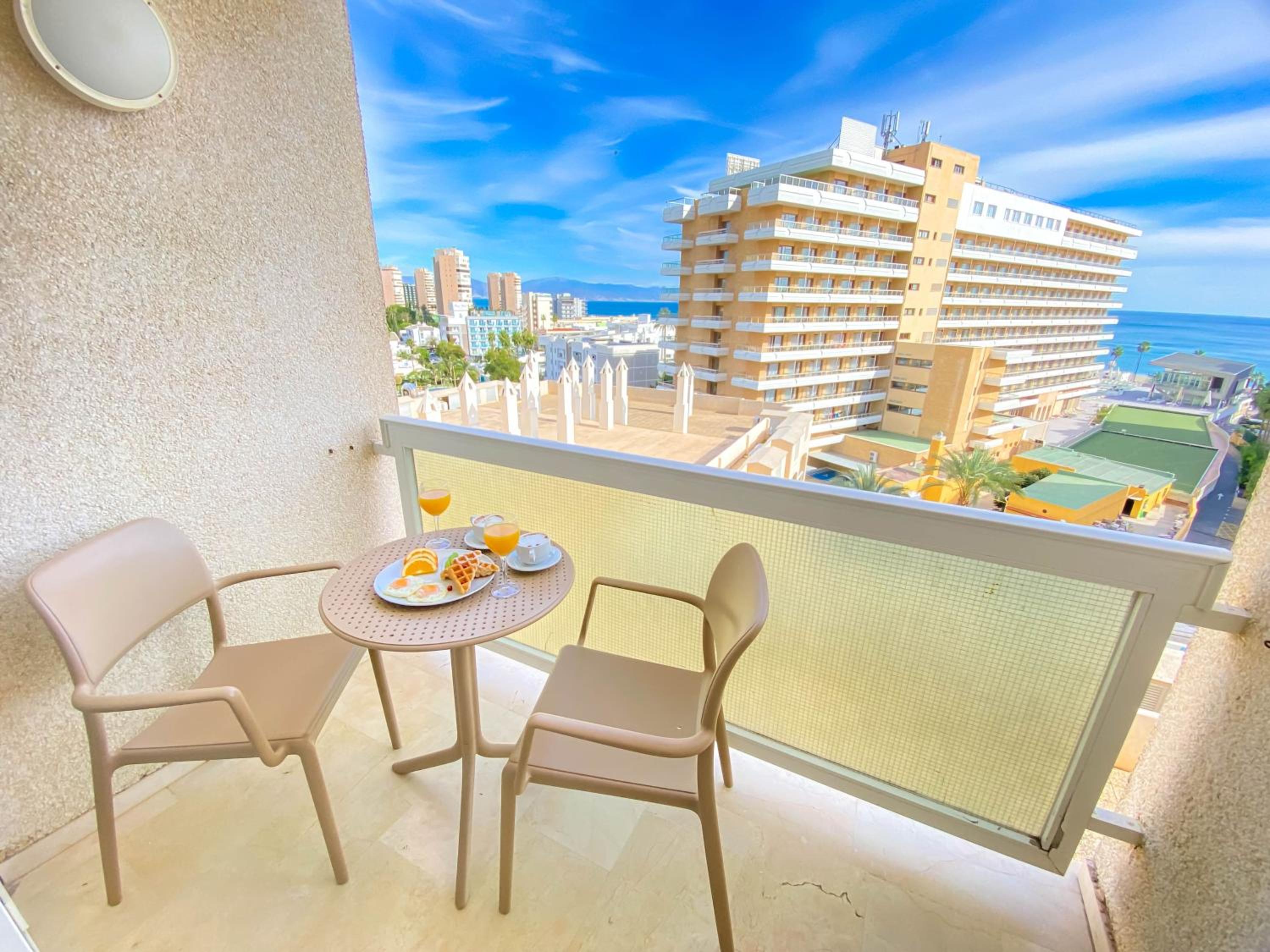 Junior Suite with Partial Sea View - Photo 3