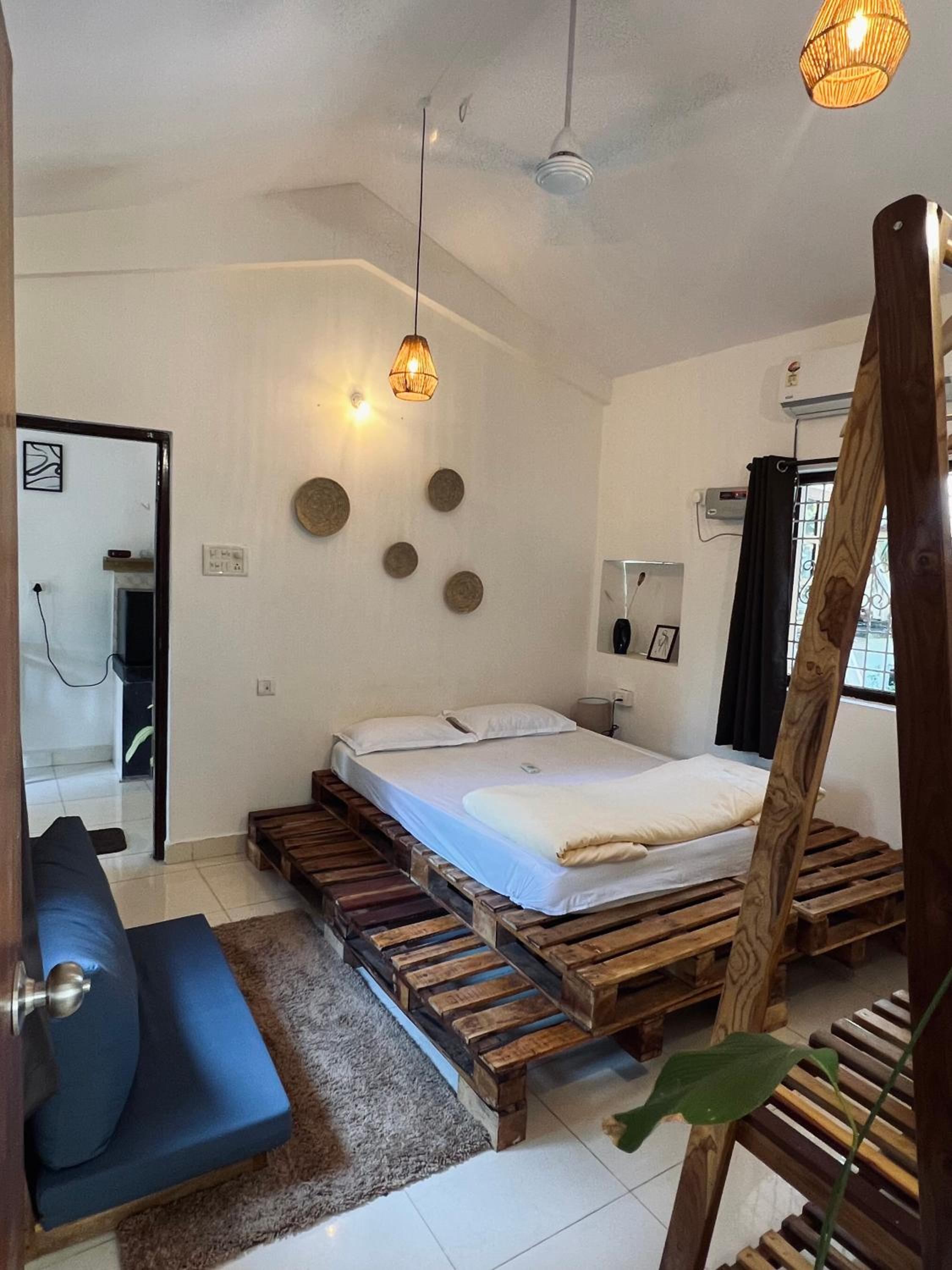 Studio Apartment photo 1