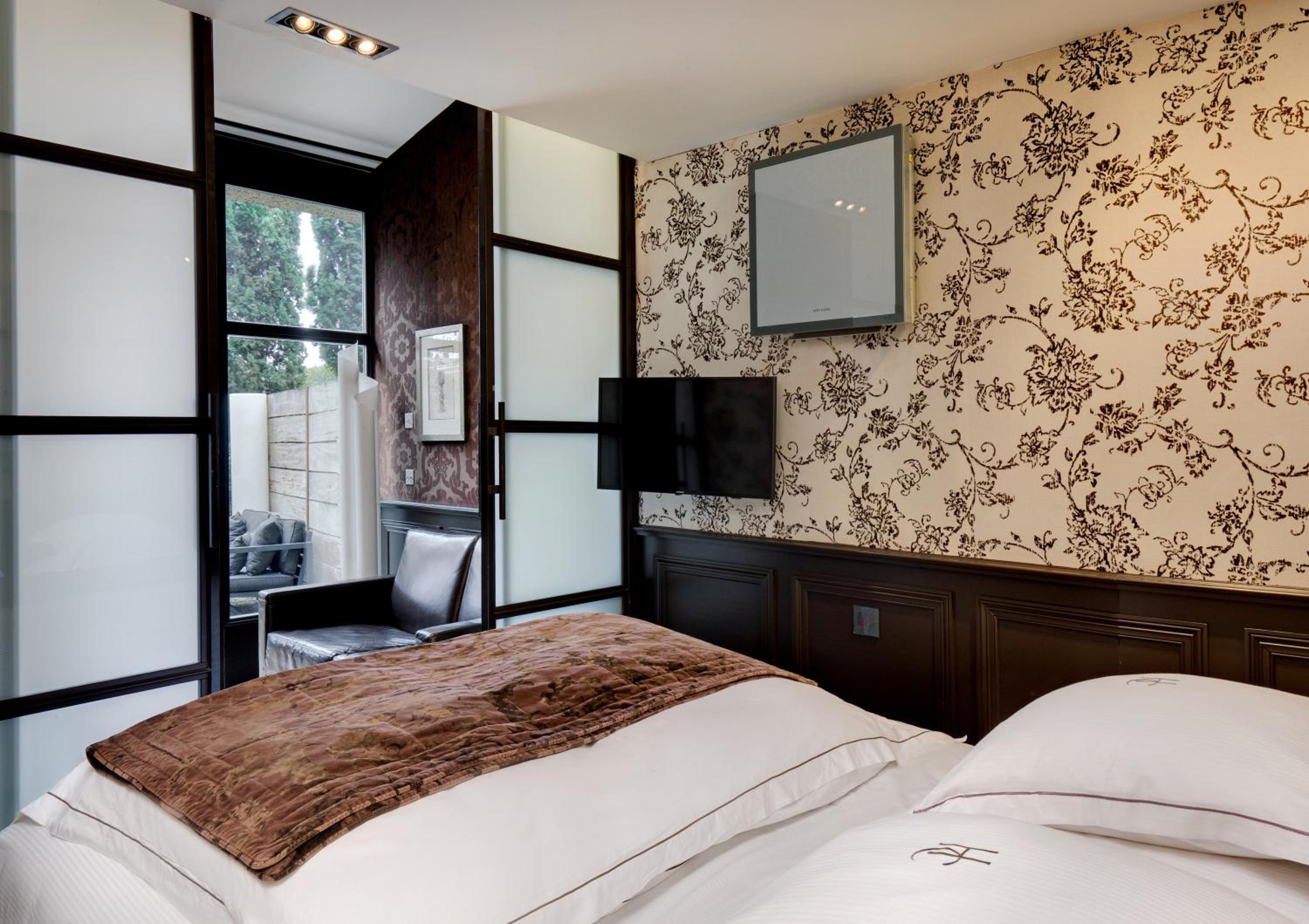 Junior Suite (2 Adults) - Photo 9