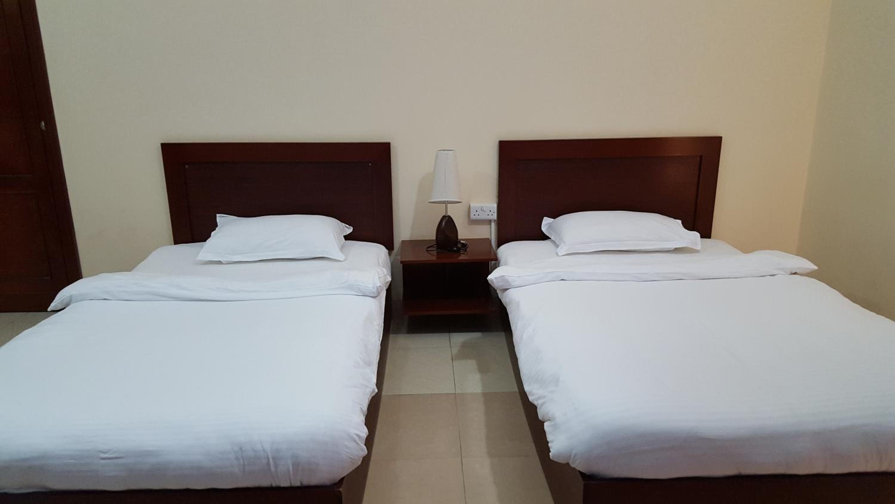 Standard Twin Room - Photo 17
