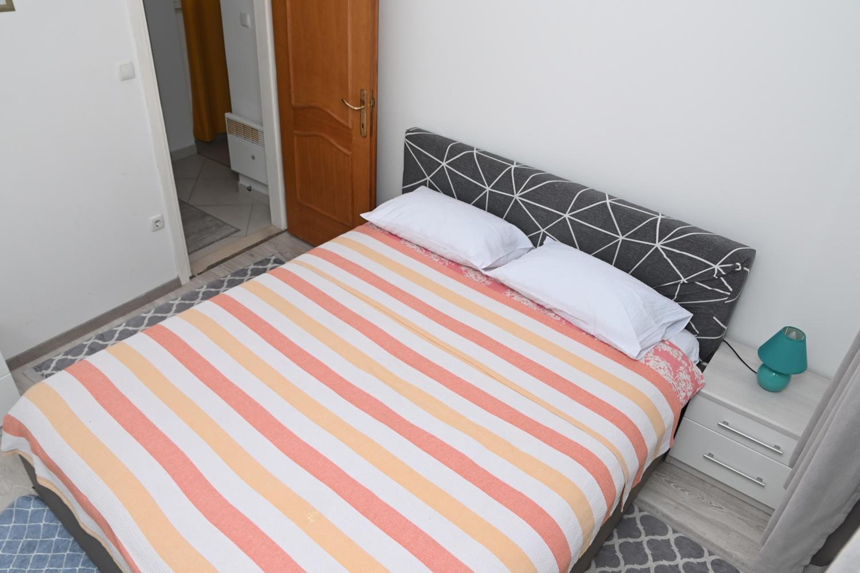 Apartment with Terrace - Photo 11
