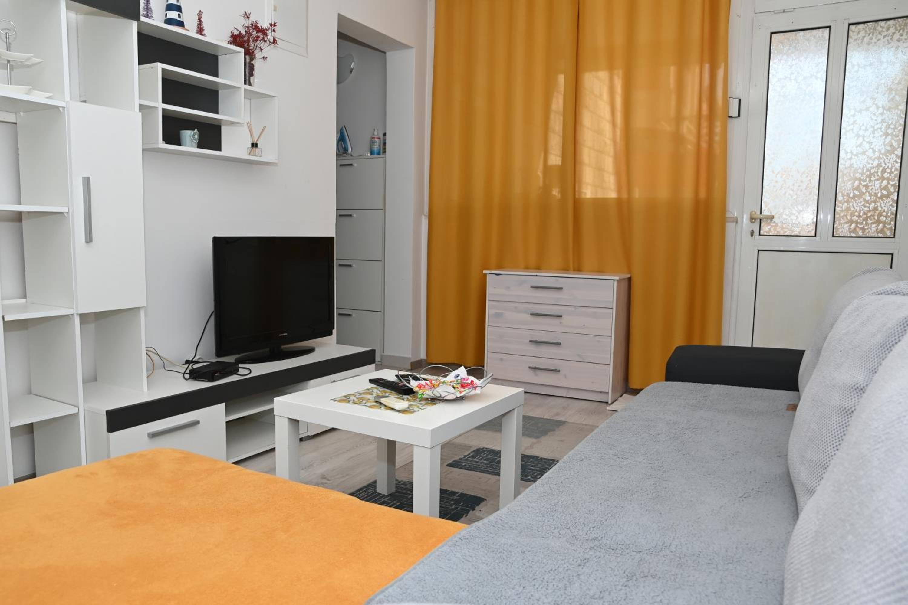 Apartment with Terrace - Photo 14