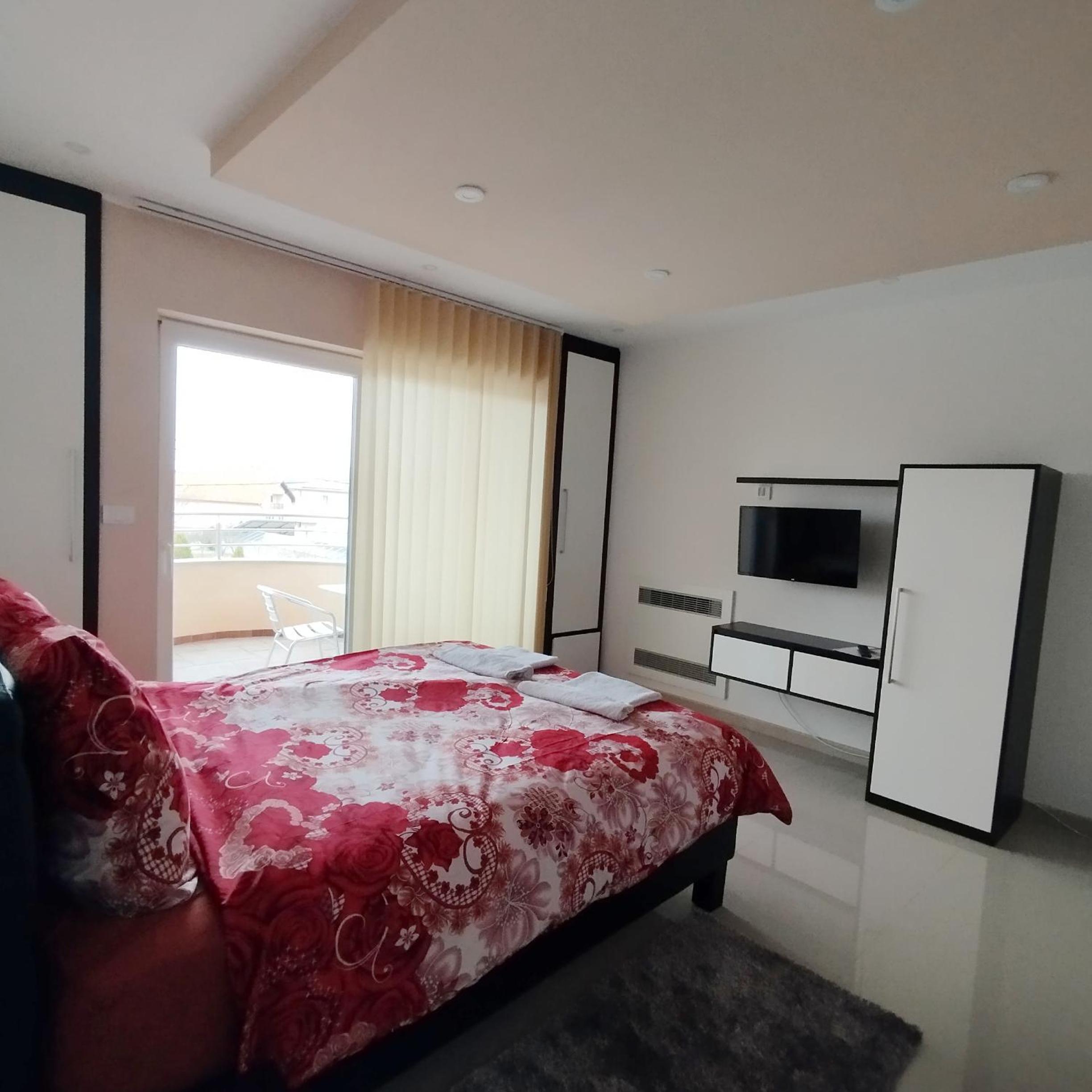 Deluxe Double Room with Balcony photo 2
