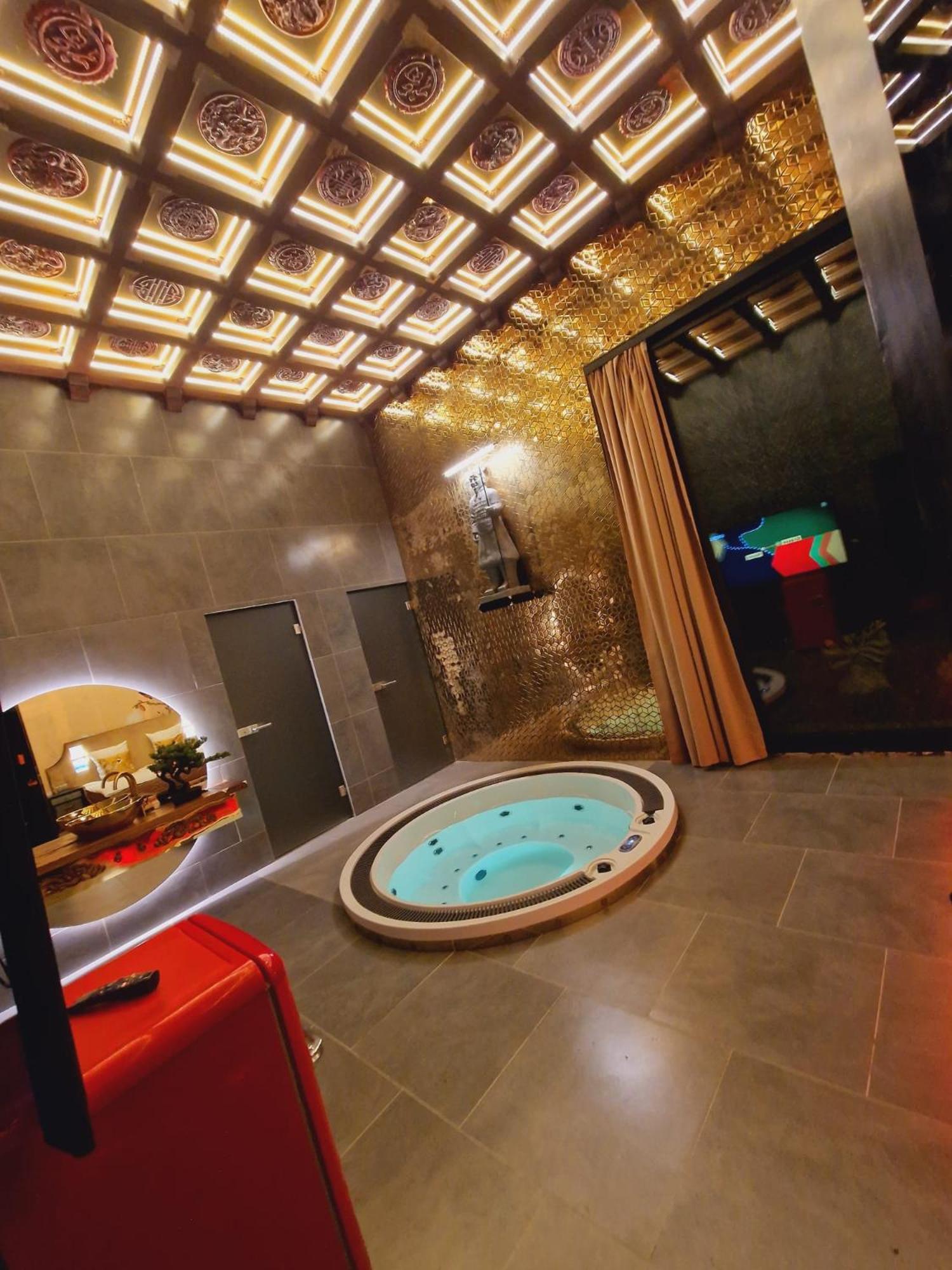 Small Apartment with Jacuzzi - Photo 30