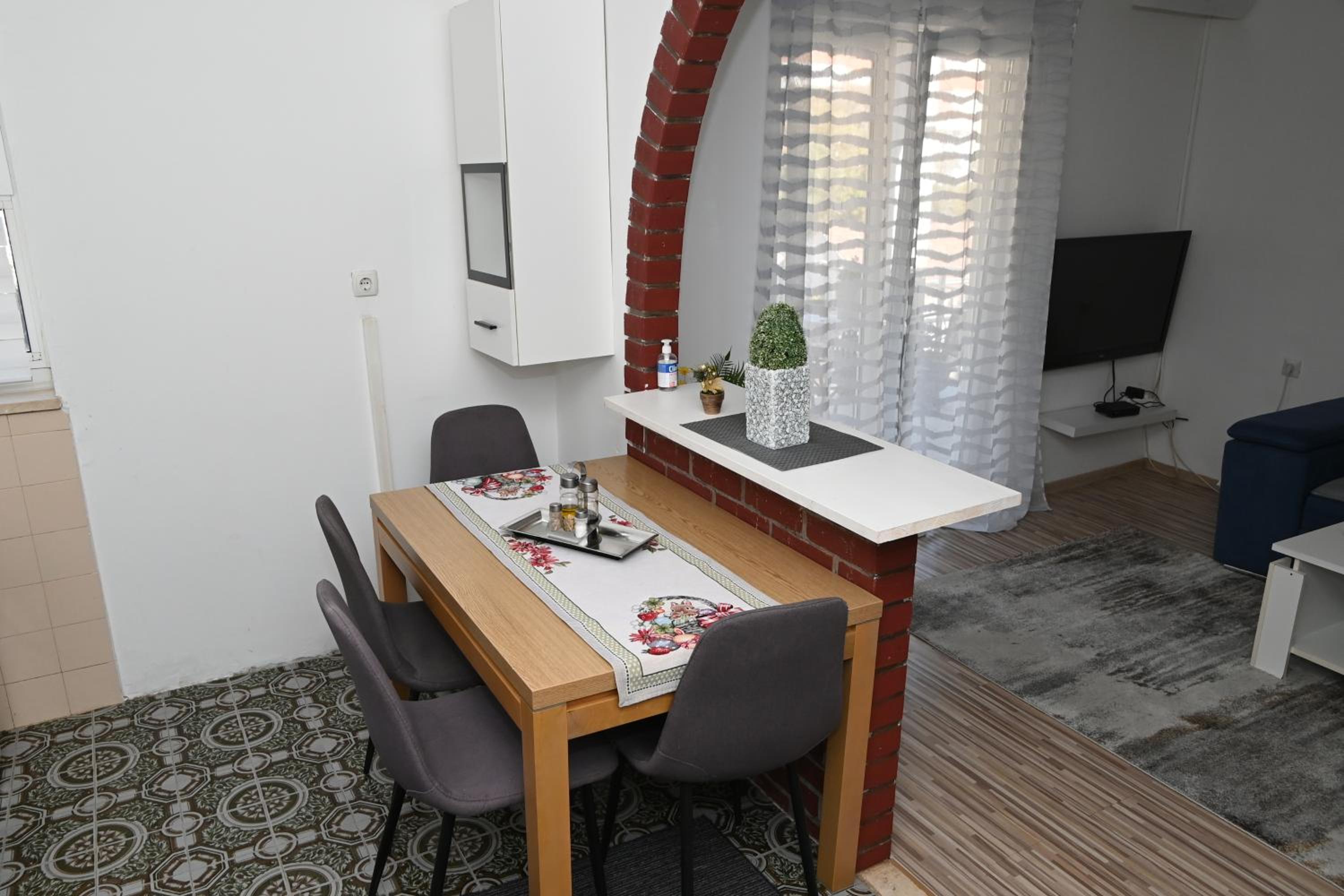 Apartment - Ground Floor - Photo 4