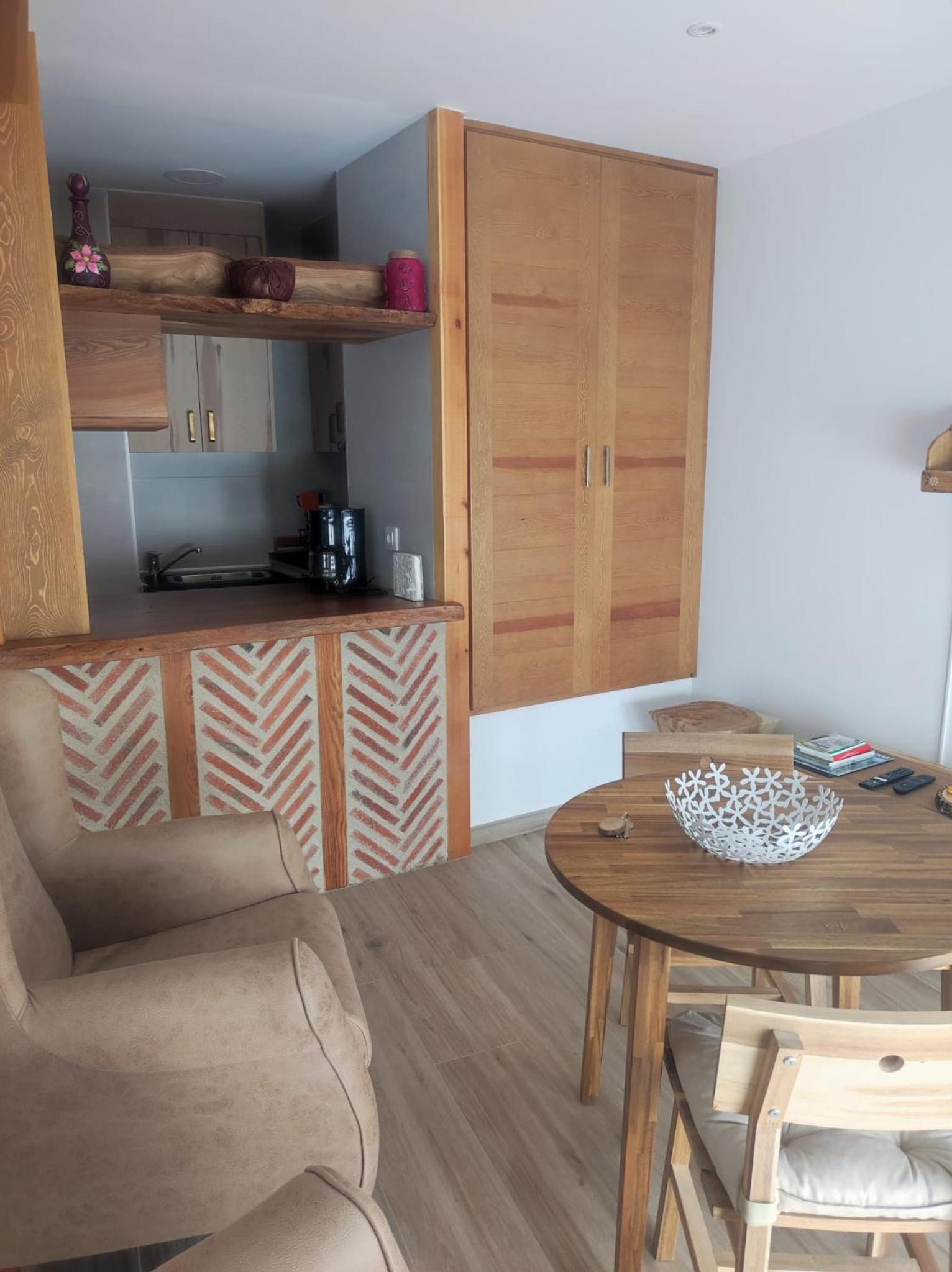 One-Bedroom Apartment photo 2