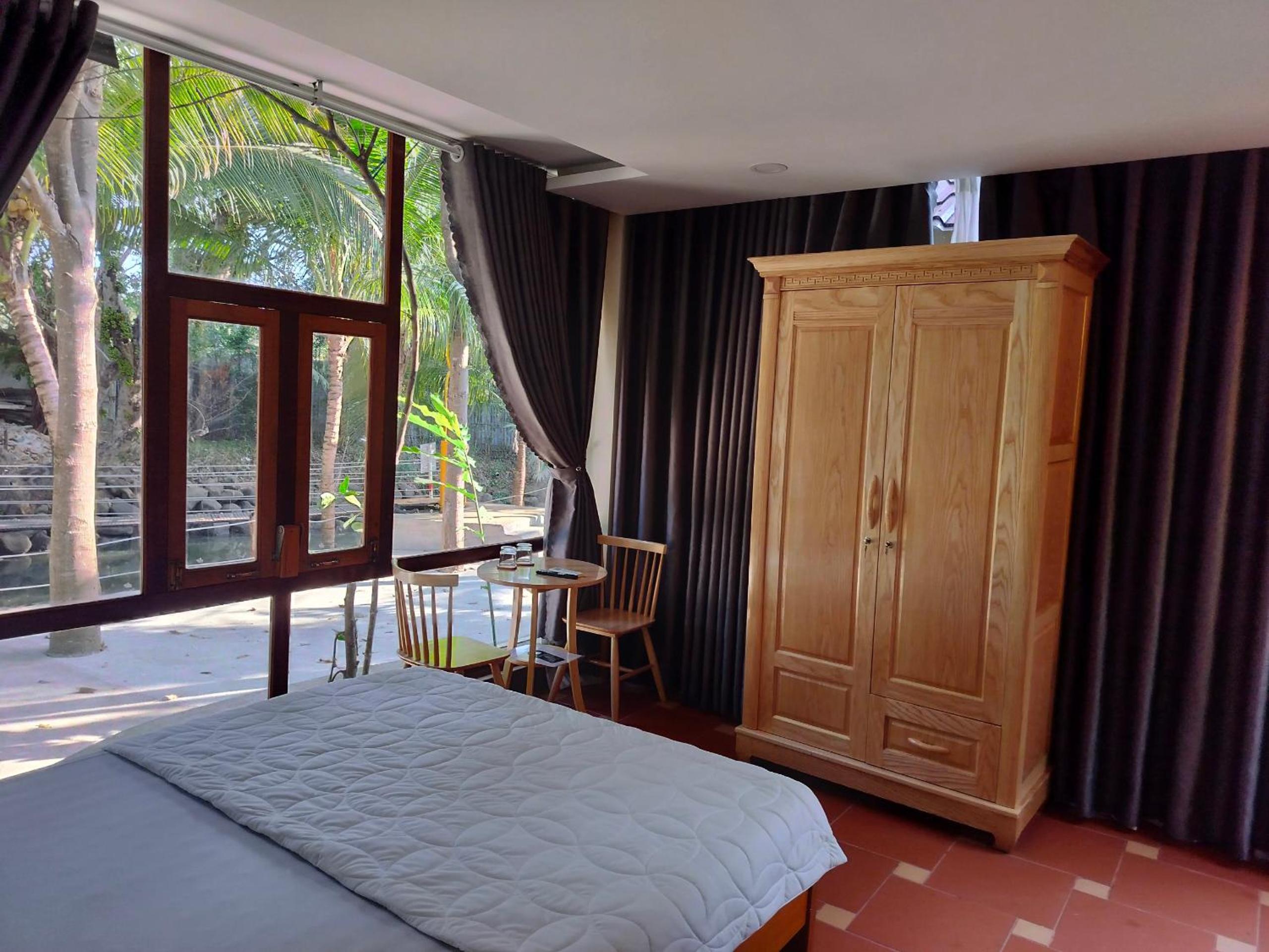 Superior Single Room with Lake View