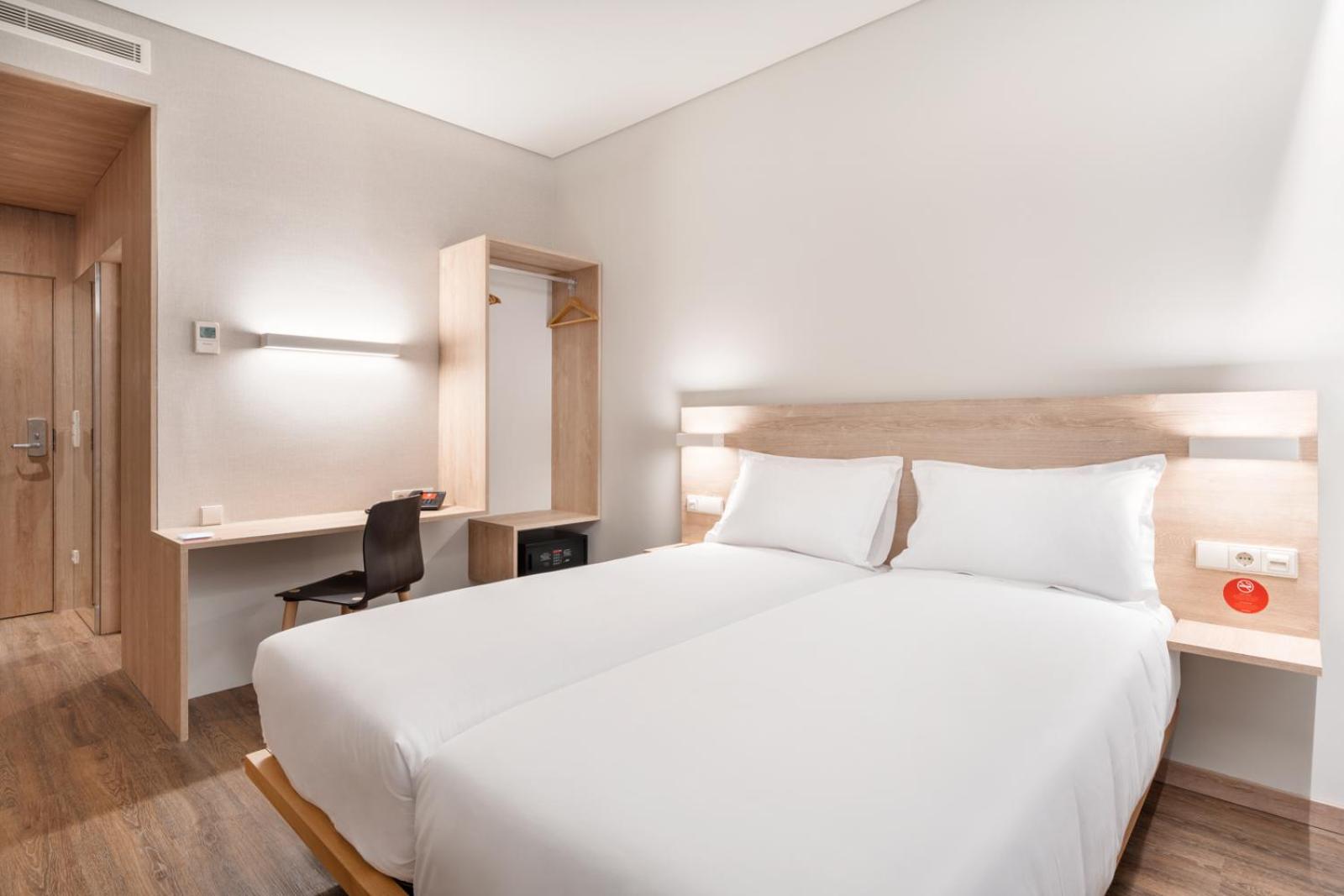 Standard Twin Room - Photo 1