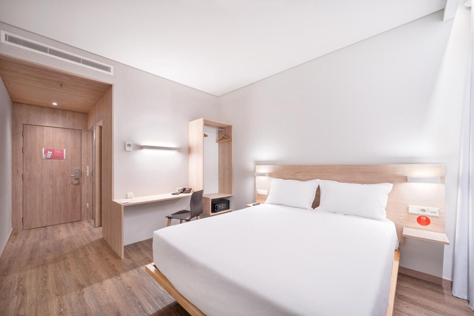 Standard Double Room - Photo 5