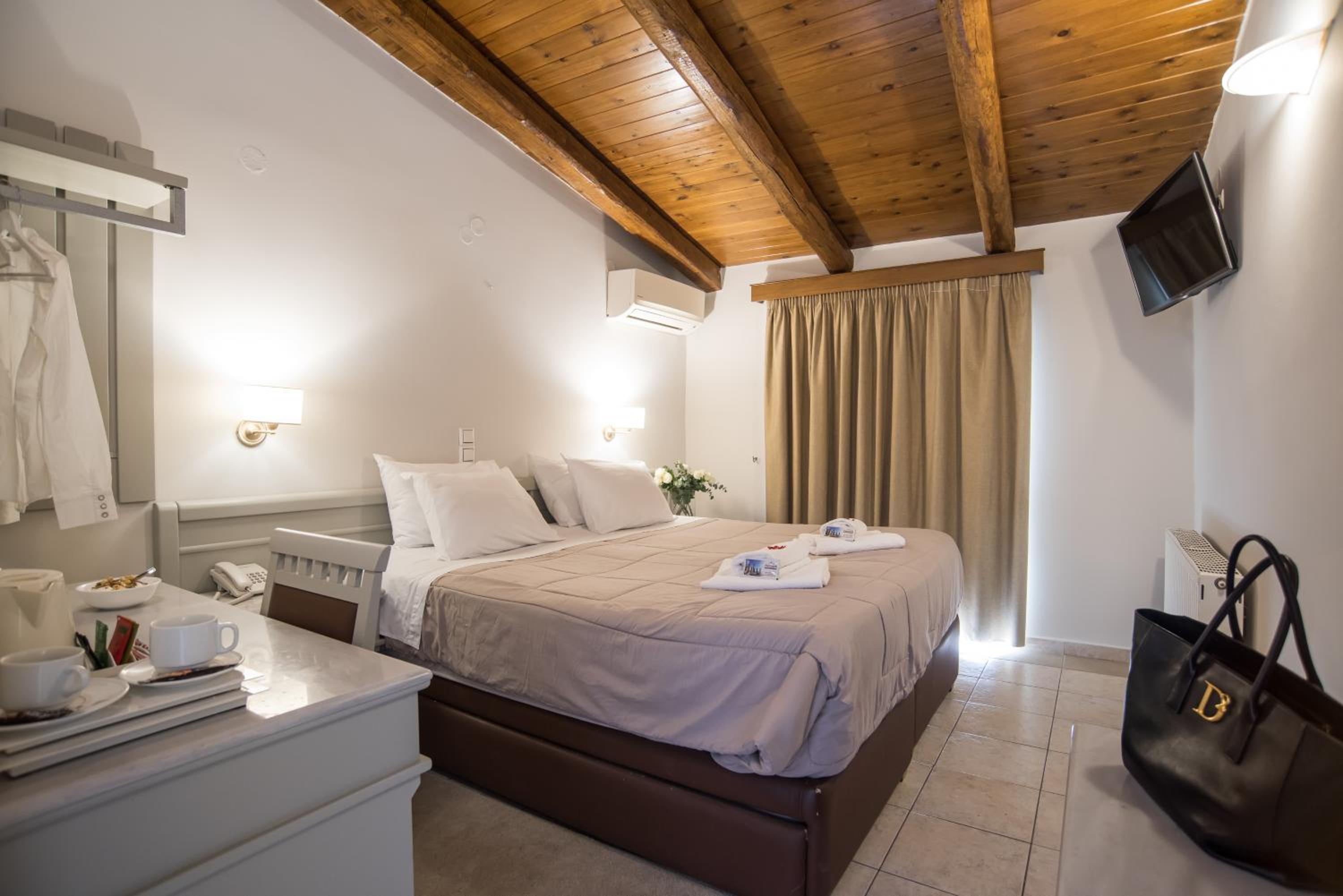 Family Connecting Twin Rooms with Spa Bath - Photo 3