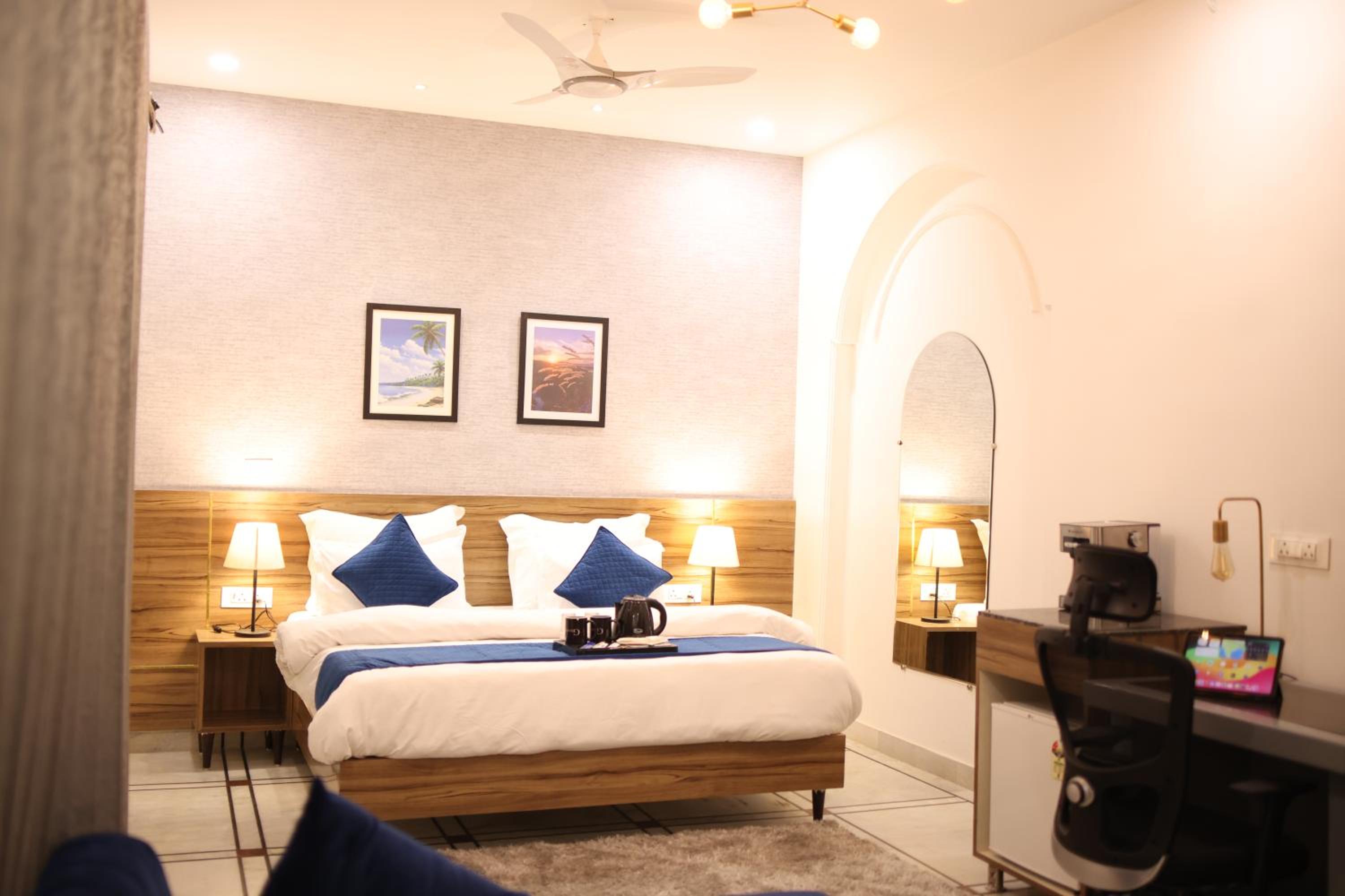 Queen Suite with Spa Bath - Photo 1
