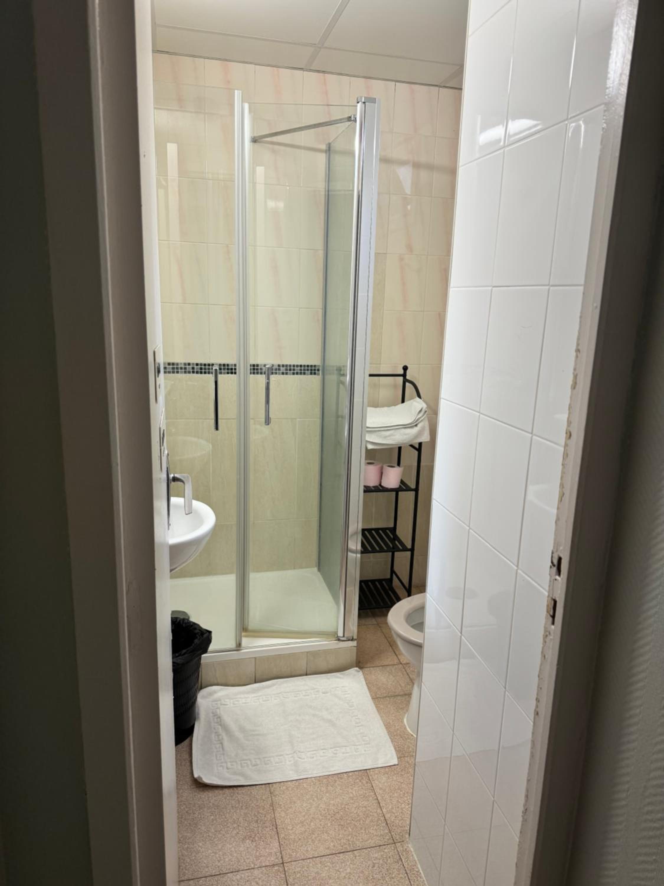 Quadruple Room with Bath photo 2