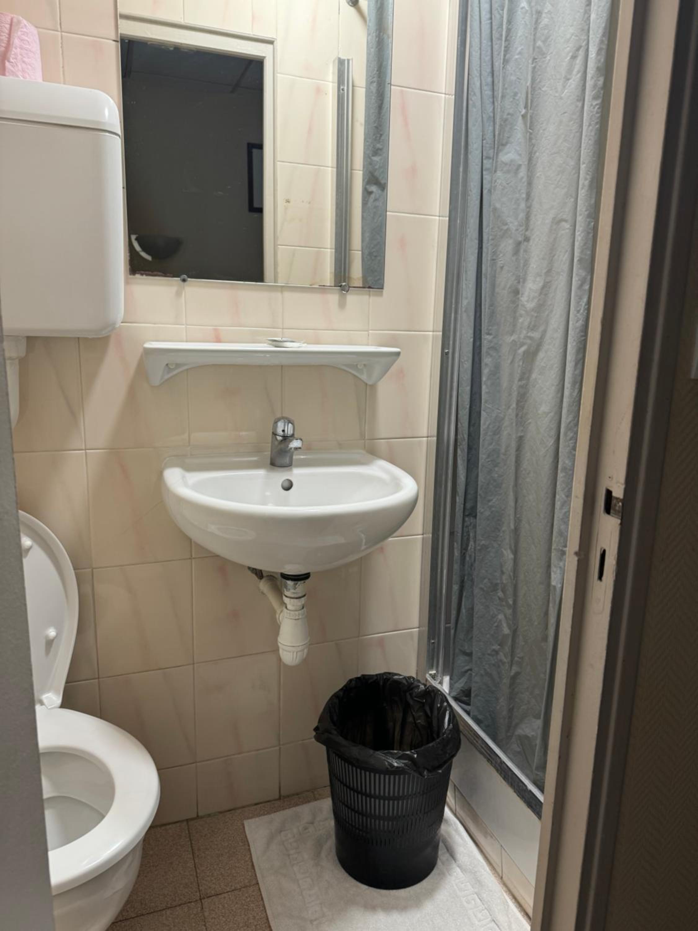 Single Room with Shower photo 2