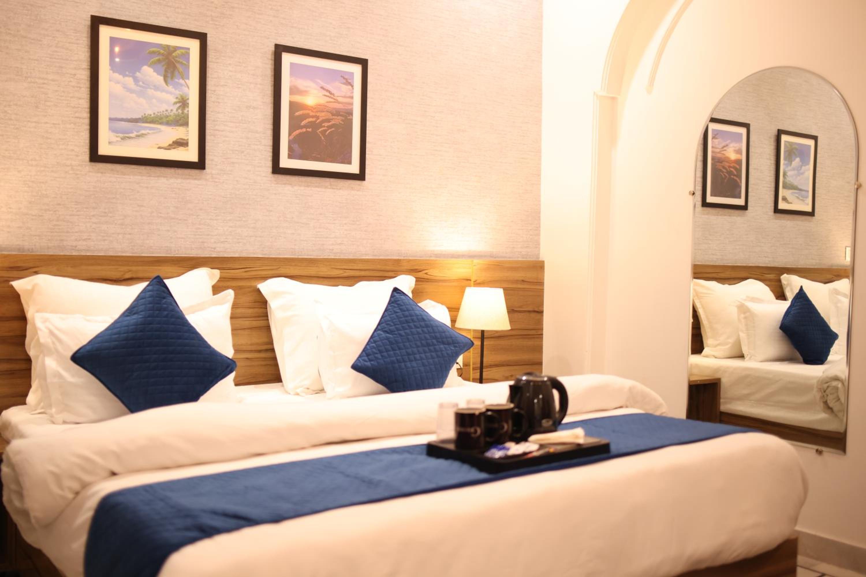 Queen Suite with Spa Bath - Photo 5
