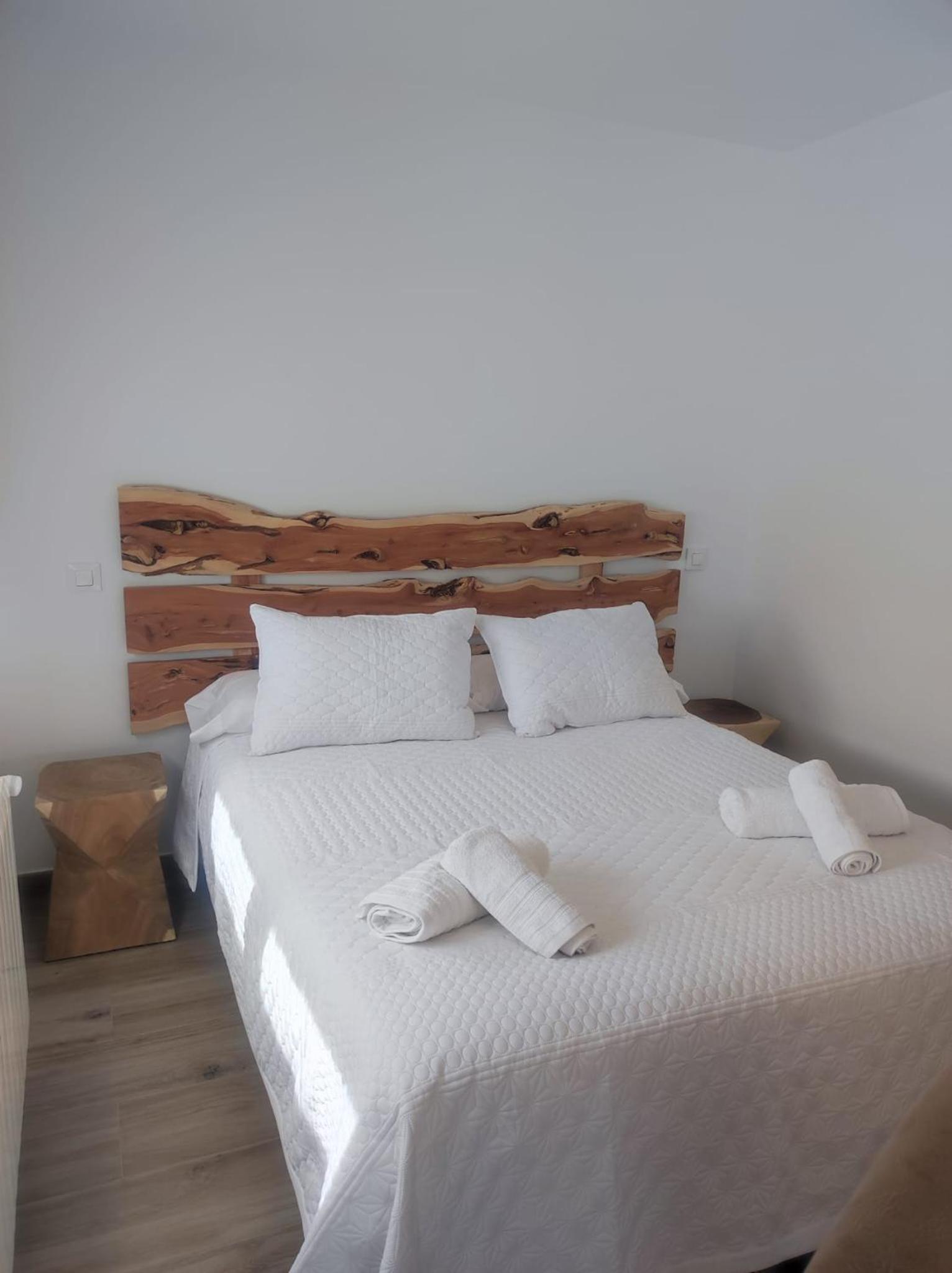 Five-Bedroom House photo 2