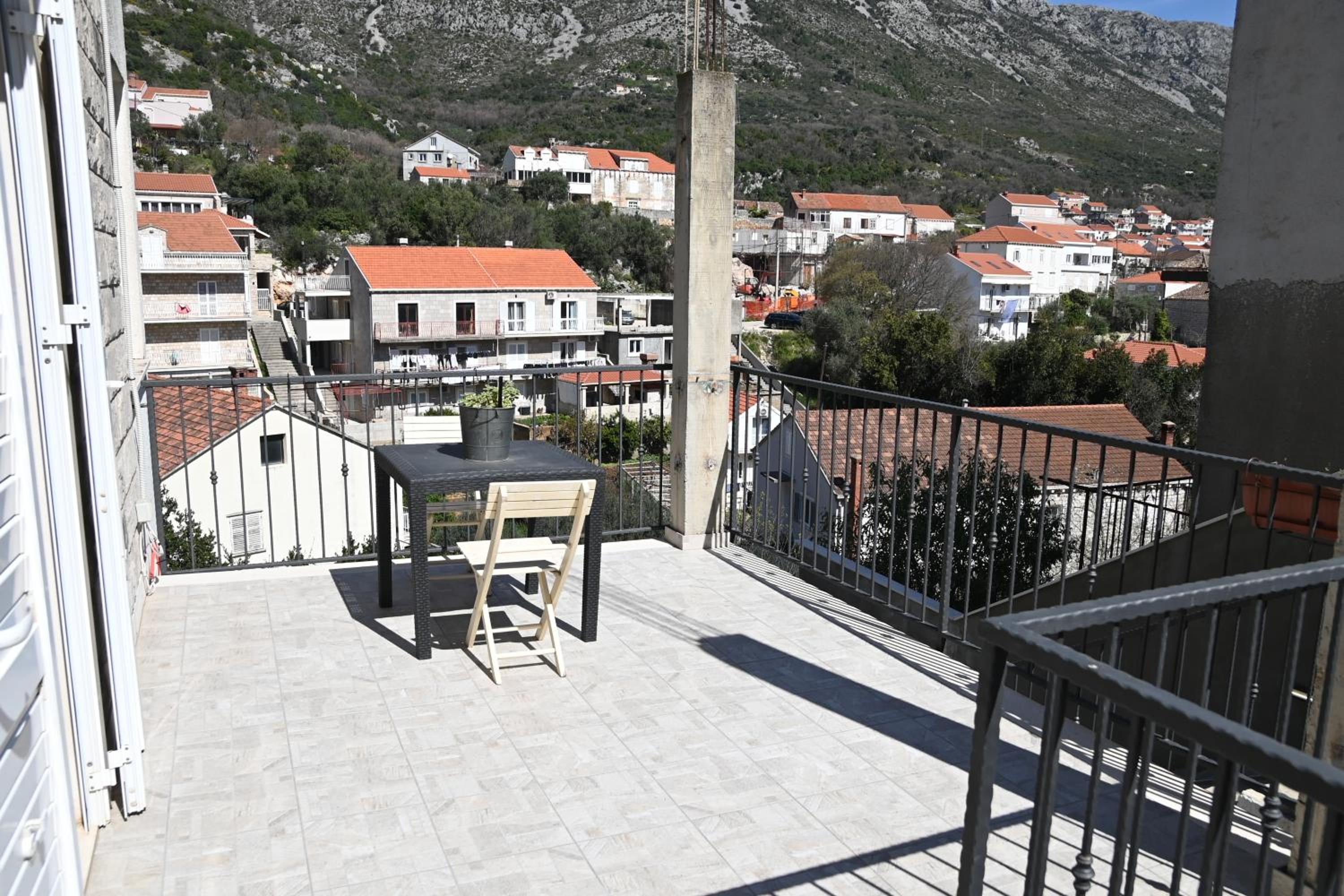 Apartment with Terrace - Photo 19