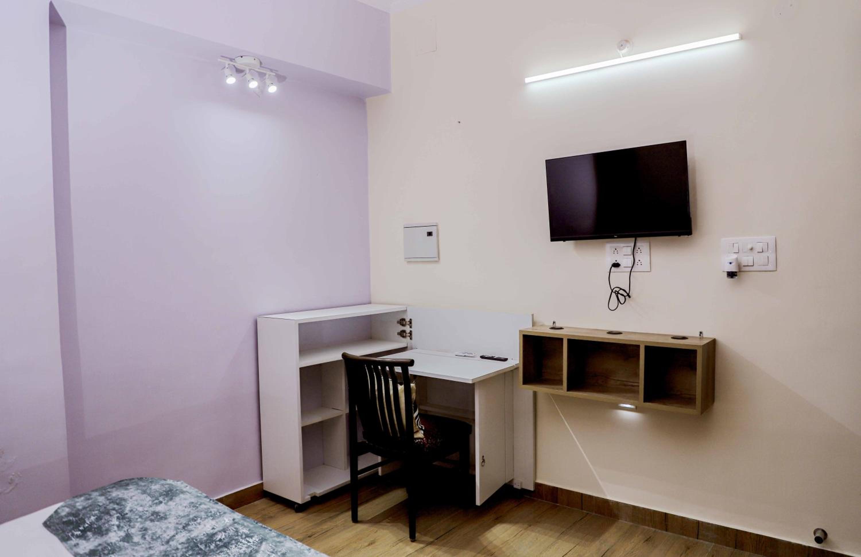 Three-Bedroom House photo 2