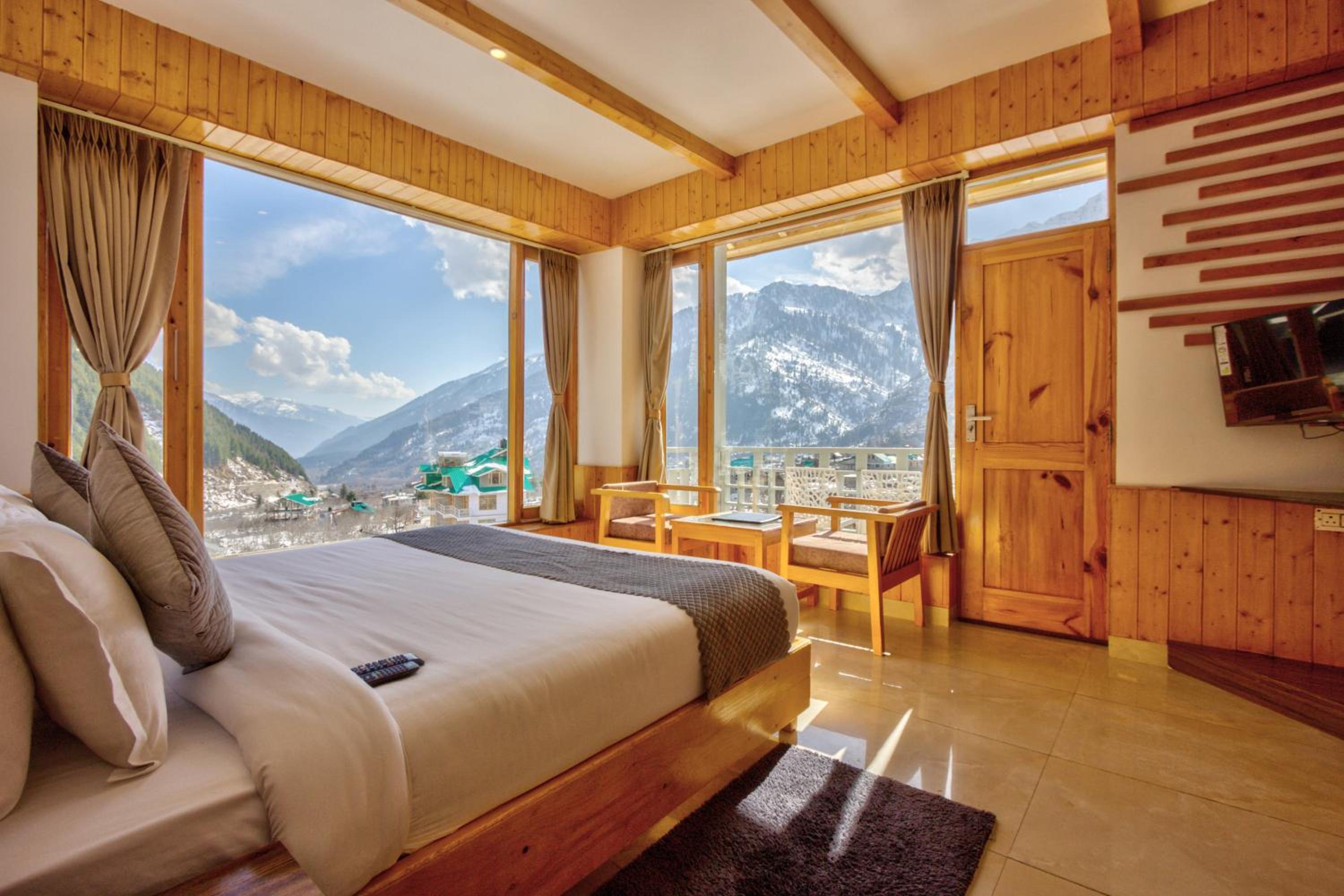 King Room with Balcony - Photo 1