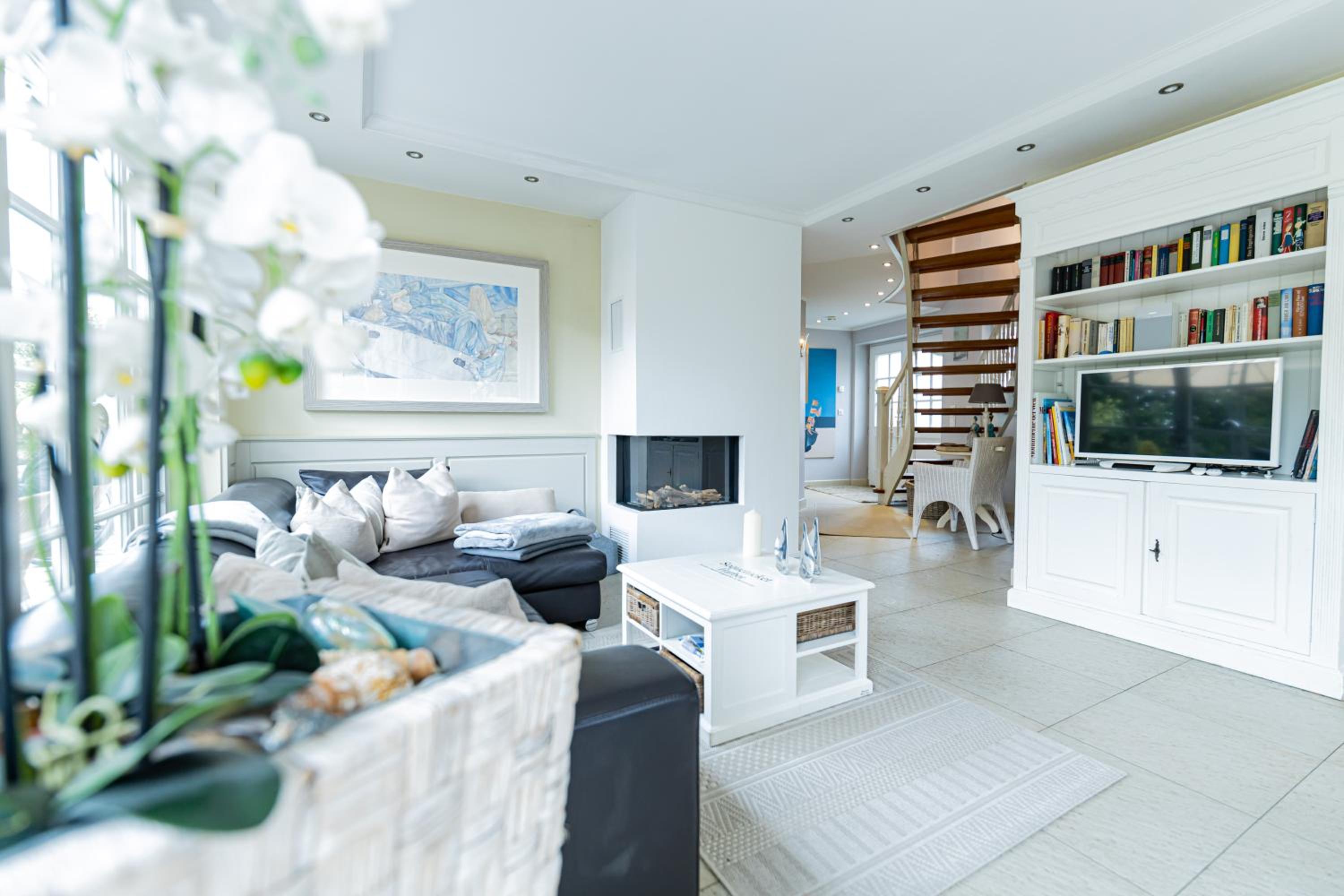 Two-Bedroom House photo 2