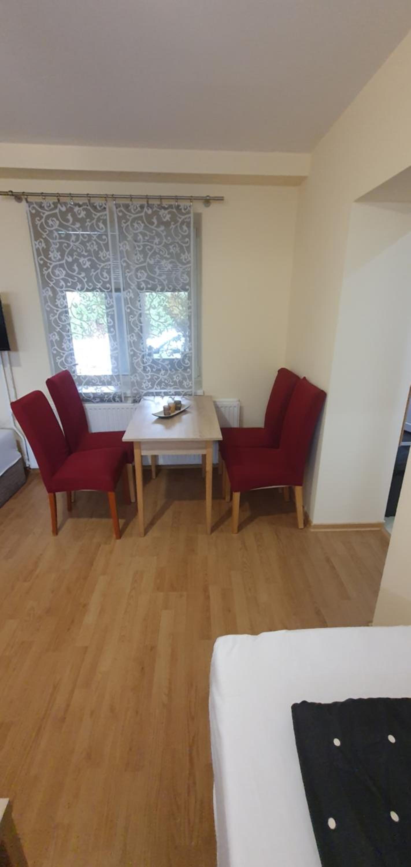 One-Bedroom Apartment - Photo 33