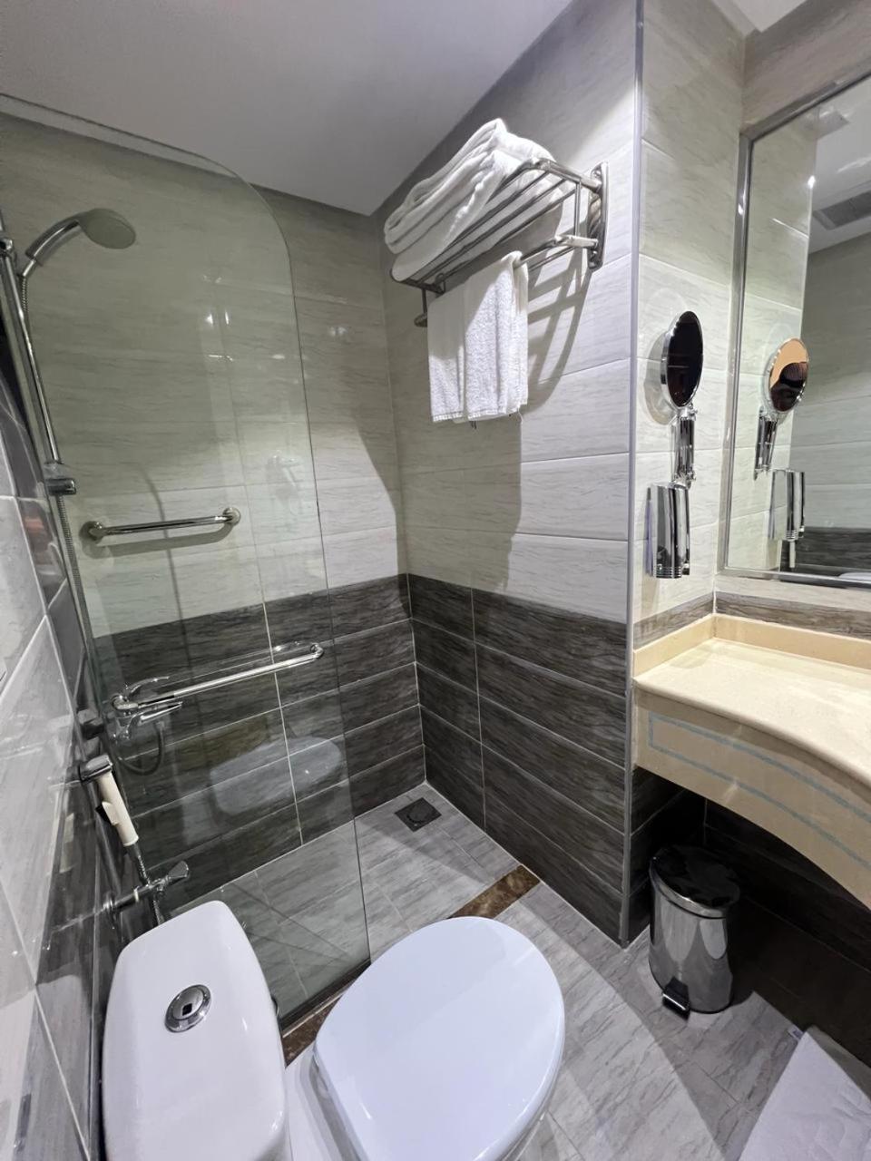Standard Twin Room - Photo 3