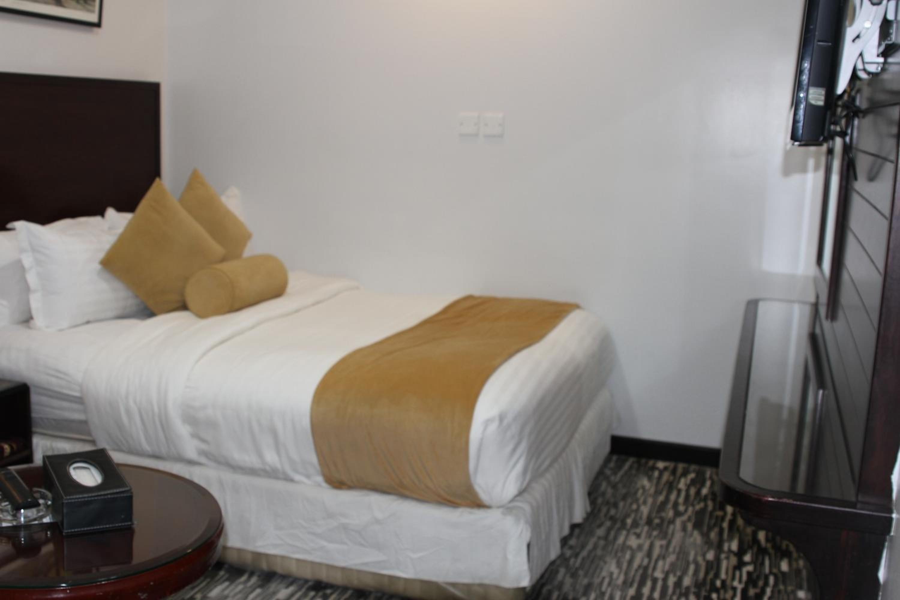 Small Double Room - Photo 11