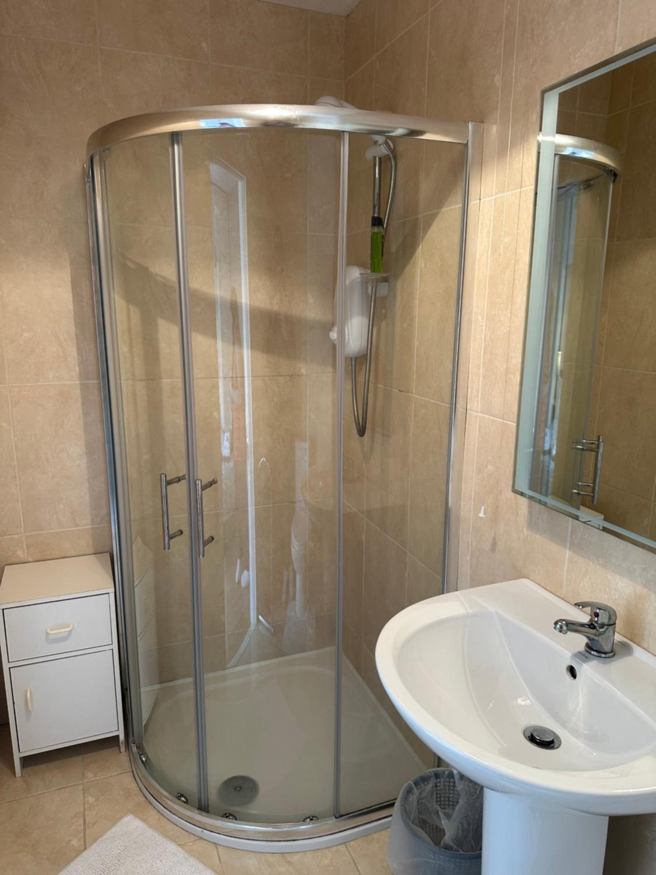 Deluxe Double Room with Shower - Photo 4