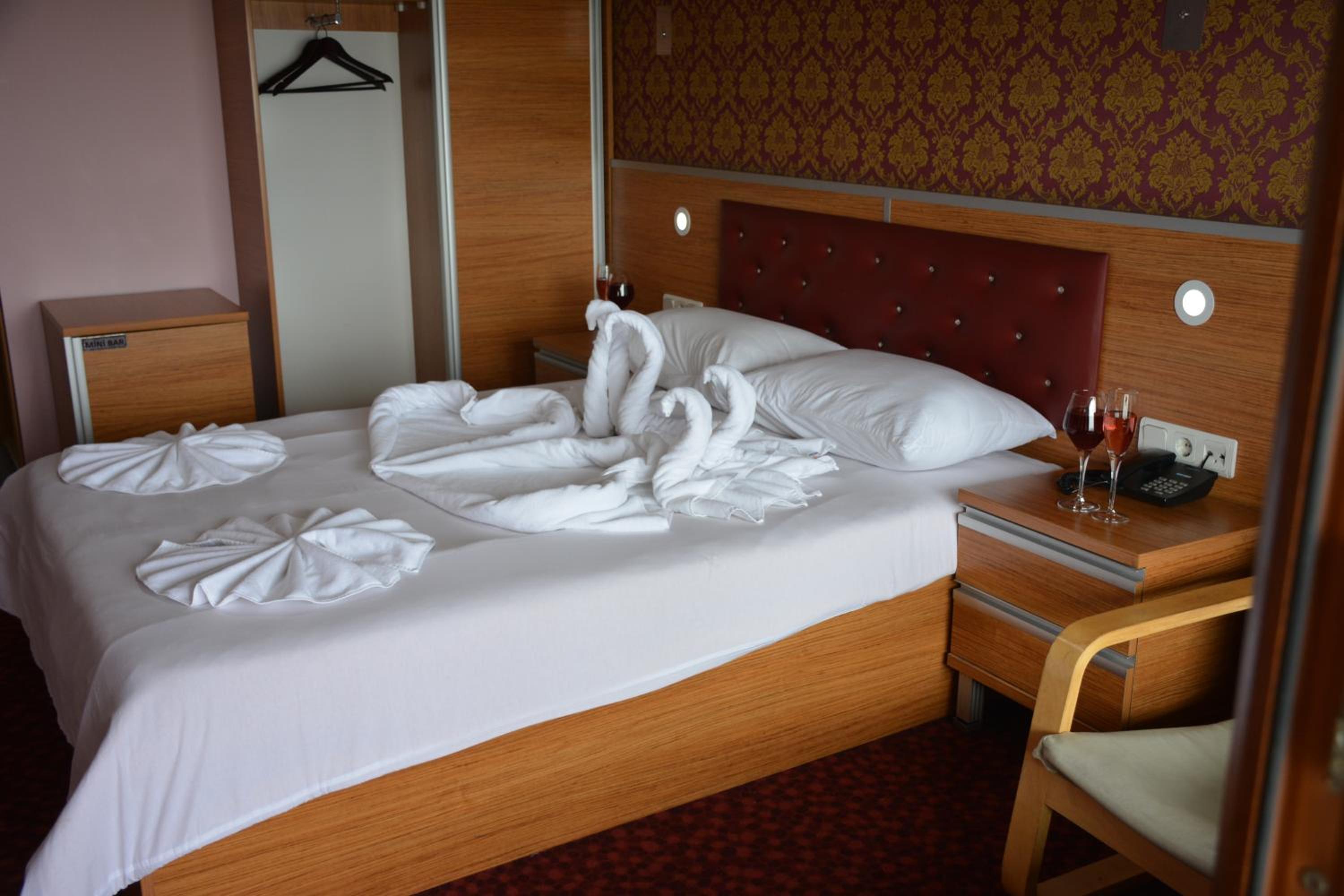 Standard Double or Twin Room photo 3