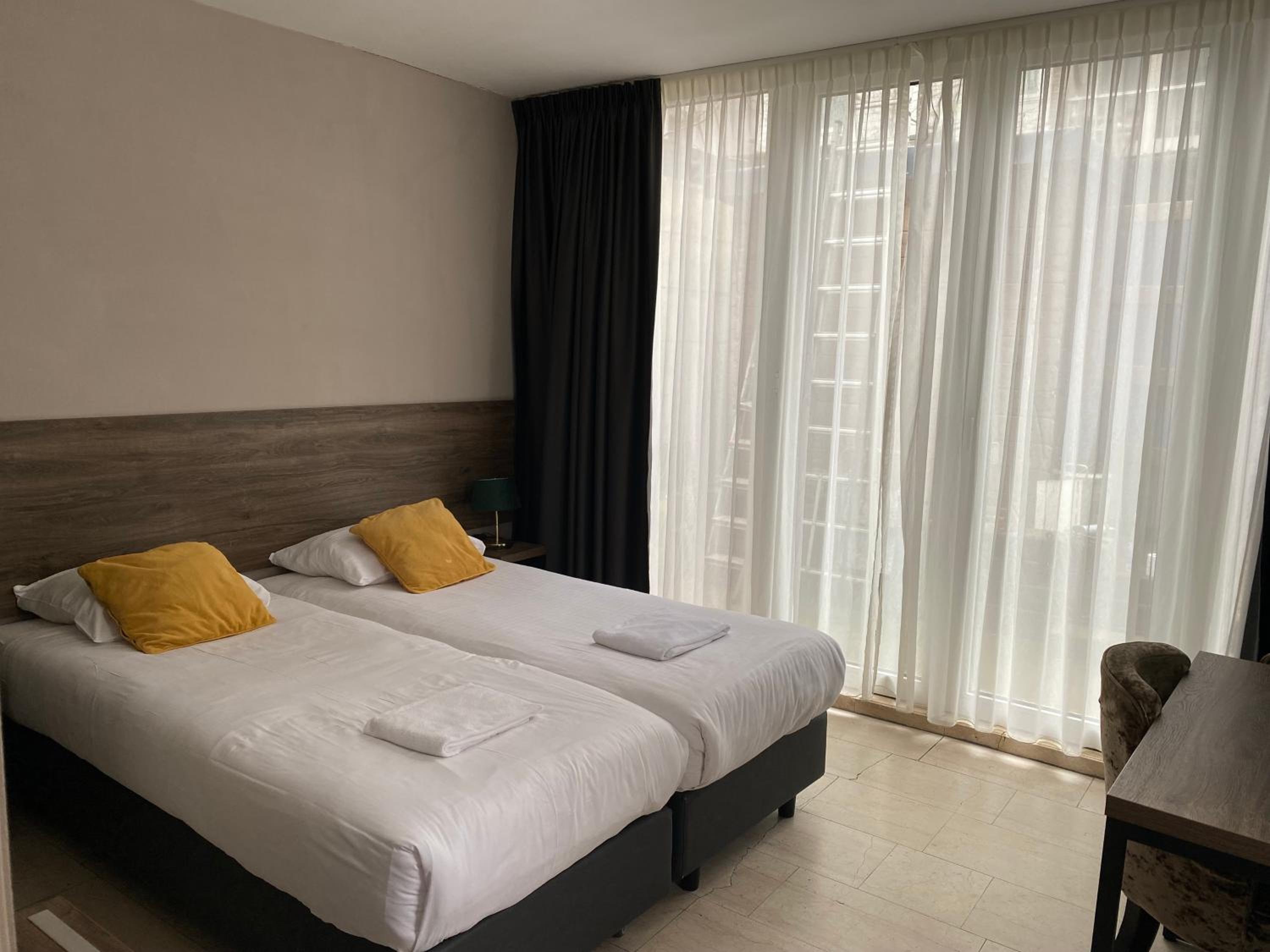 Double or Twin Room with Private Bathroom photo 3