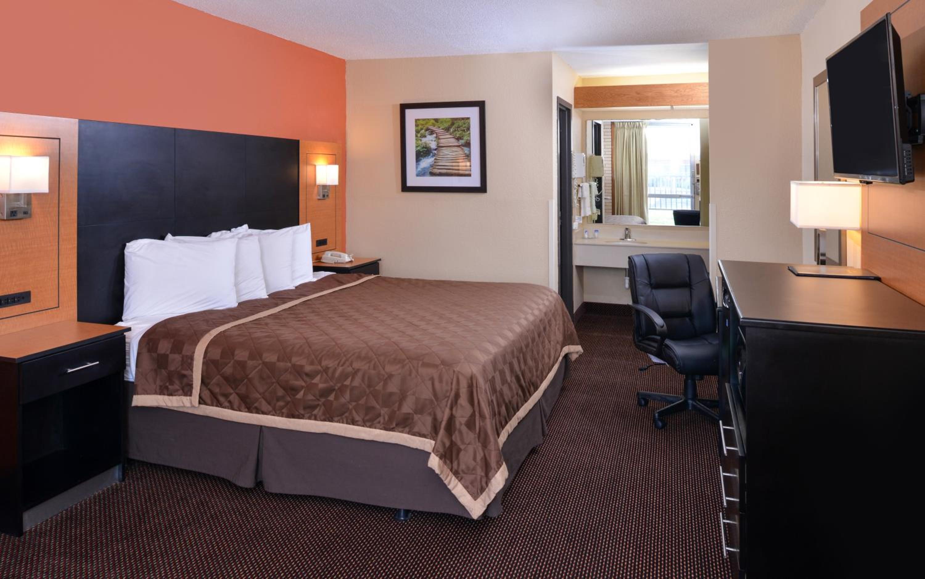 King Room - Non-Smoking - Photo 2
