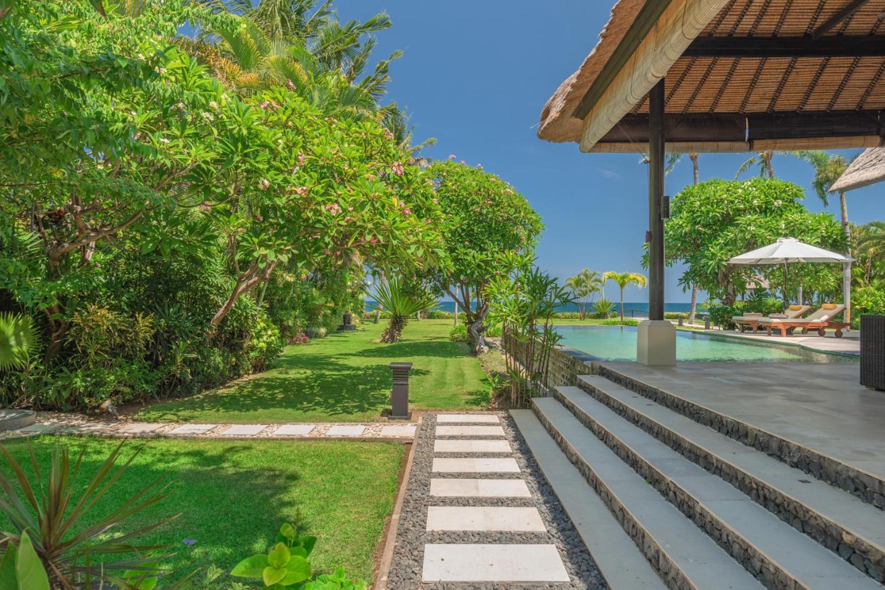 Villa photo 2