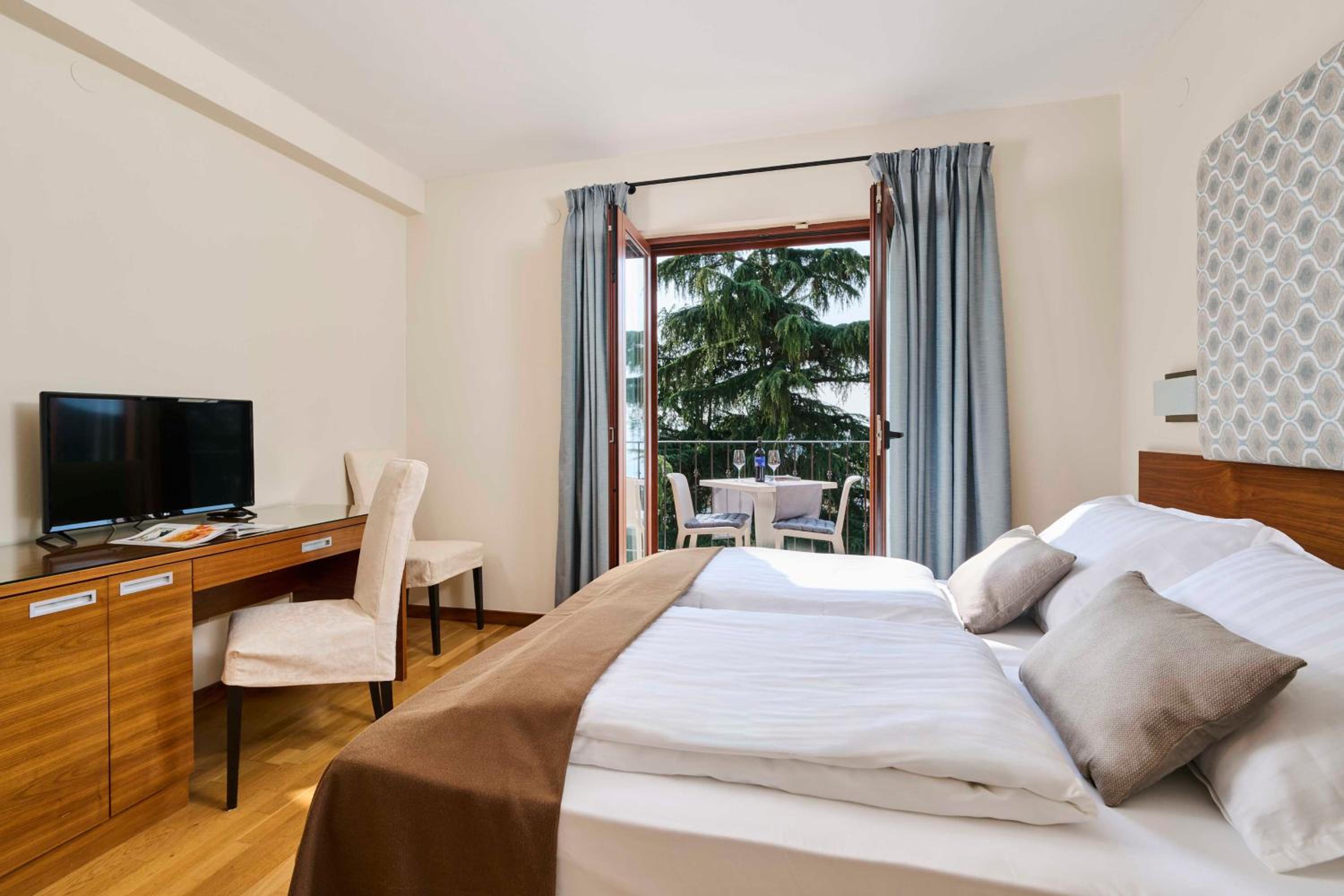 Standard Double or Twin Room - Photo 1