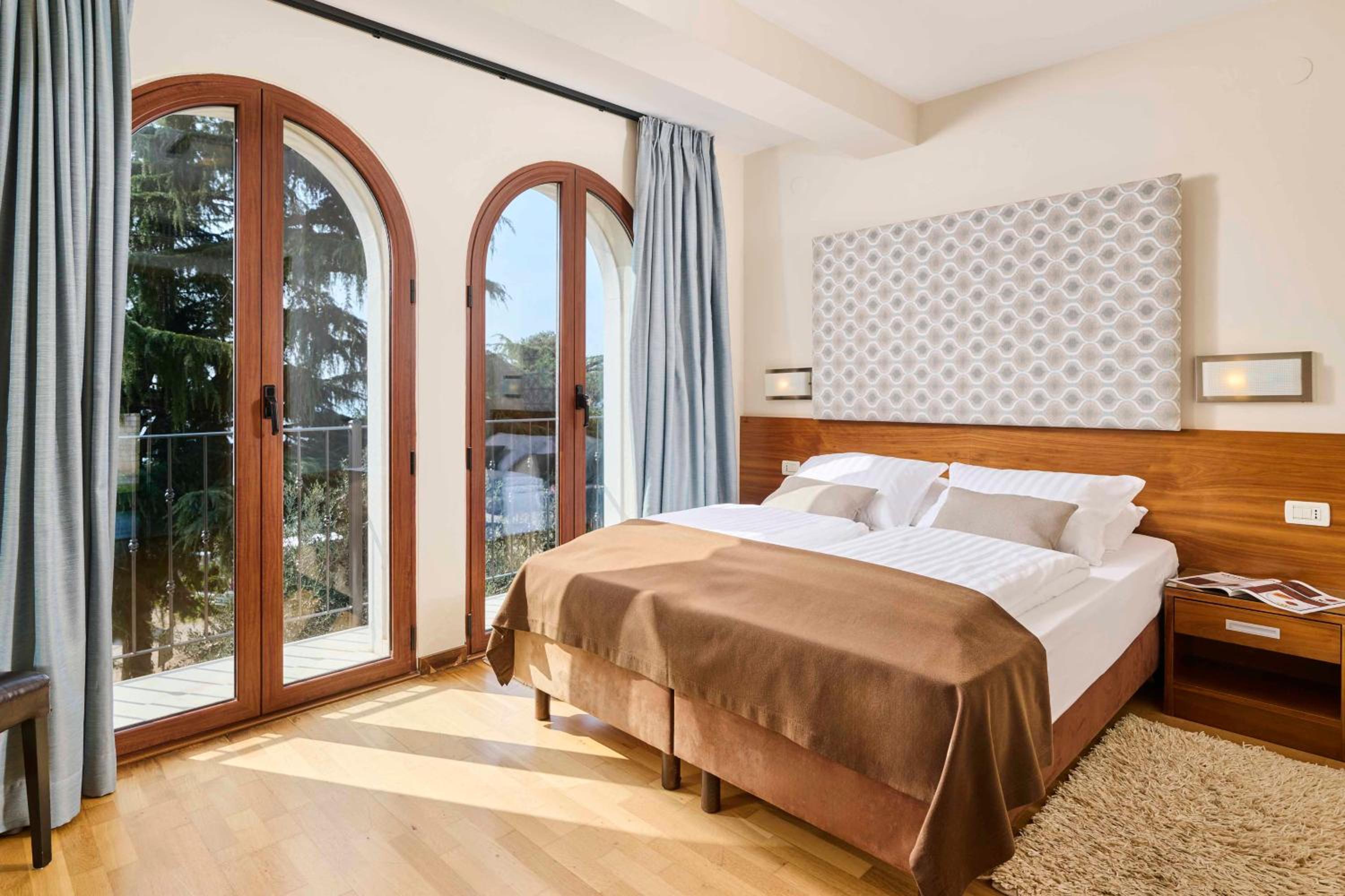 Standard Double or Twin Room - Photo 5