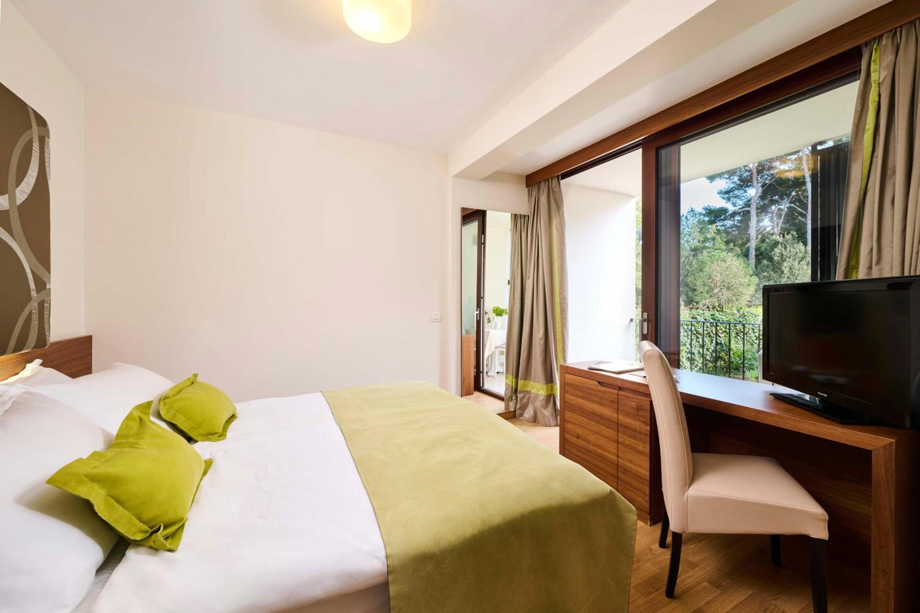 Standard Double or Twin Room - Photo 4