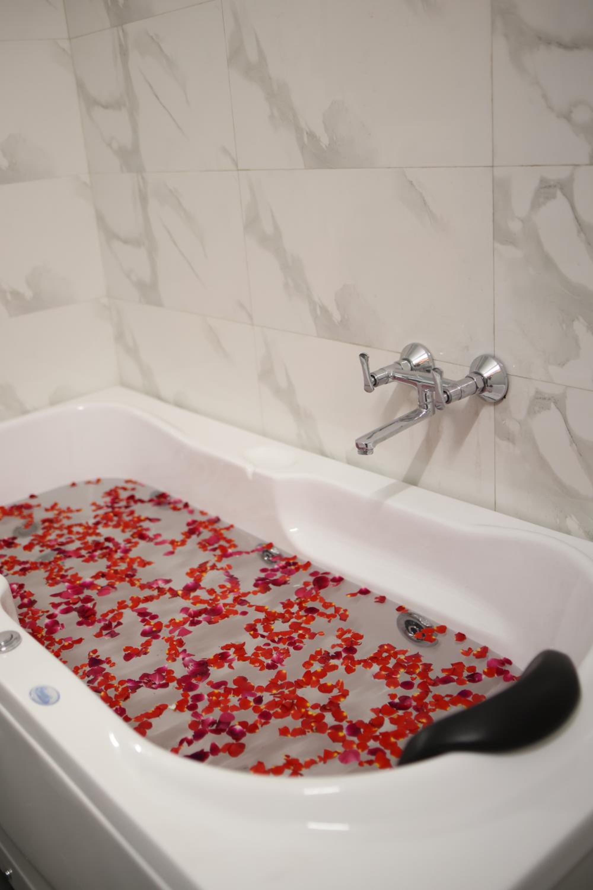 Queen Suite with Spa Bath - Photo 8