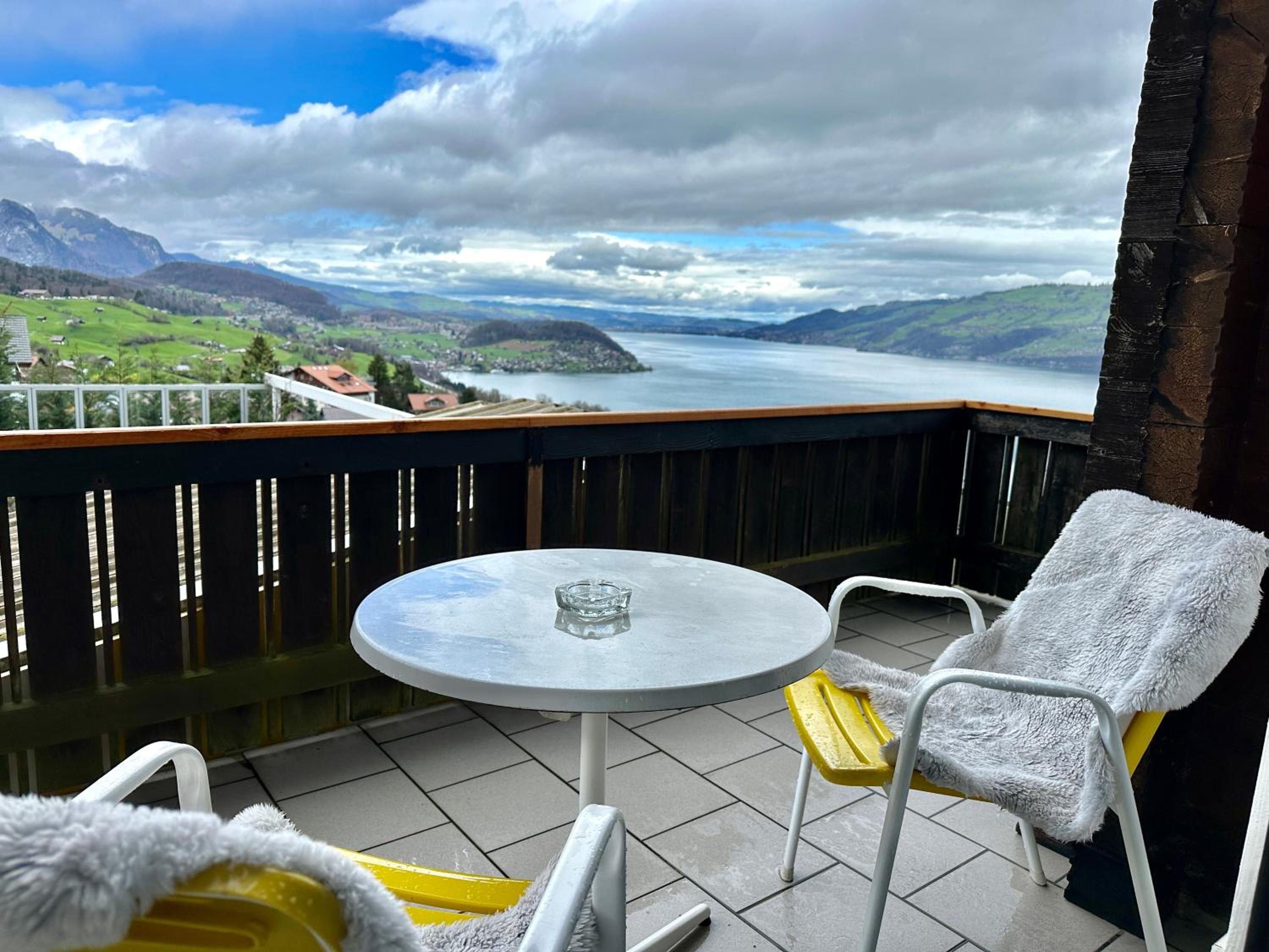 Apartment with Lake View photo 2