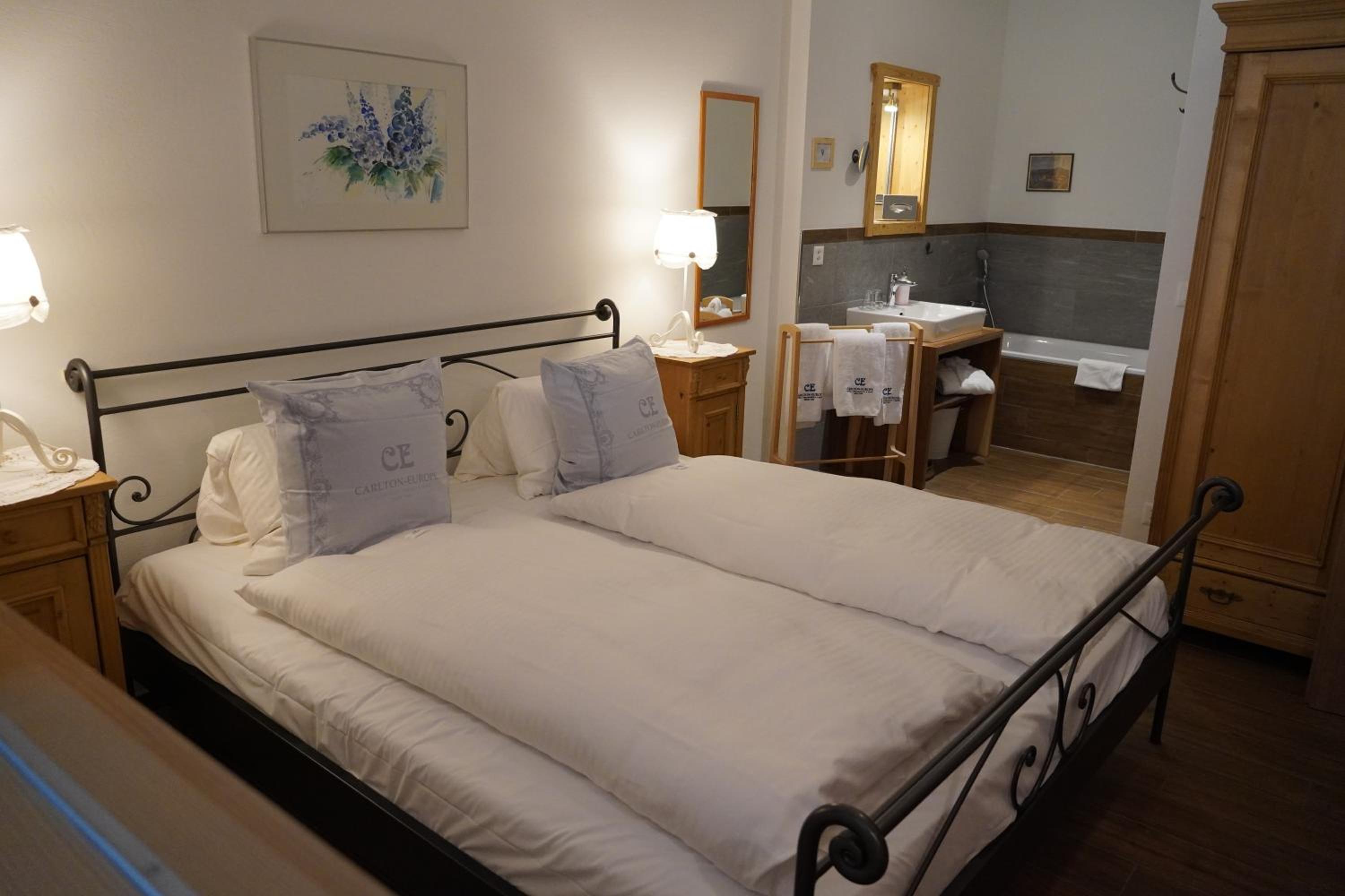Signature Suite - Photo 10