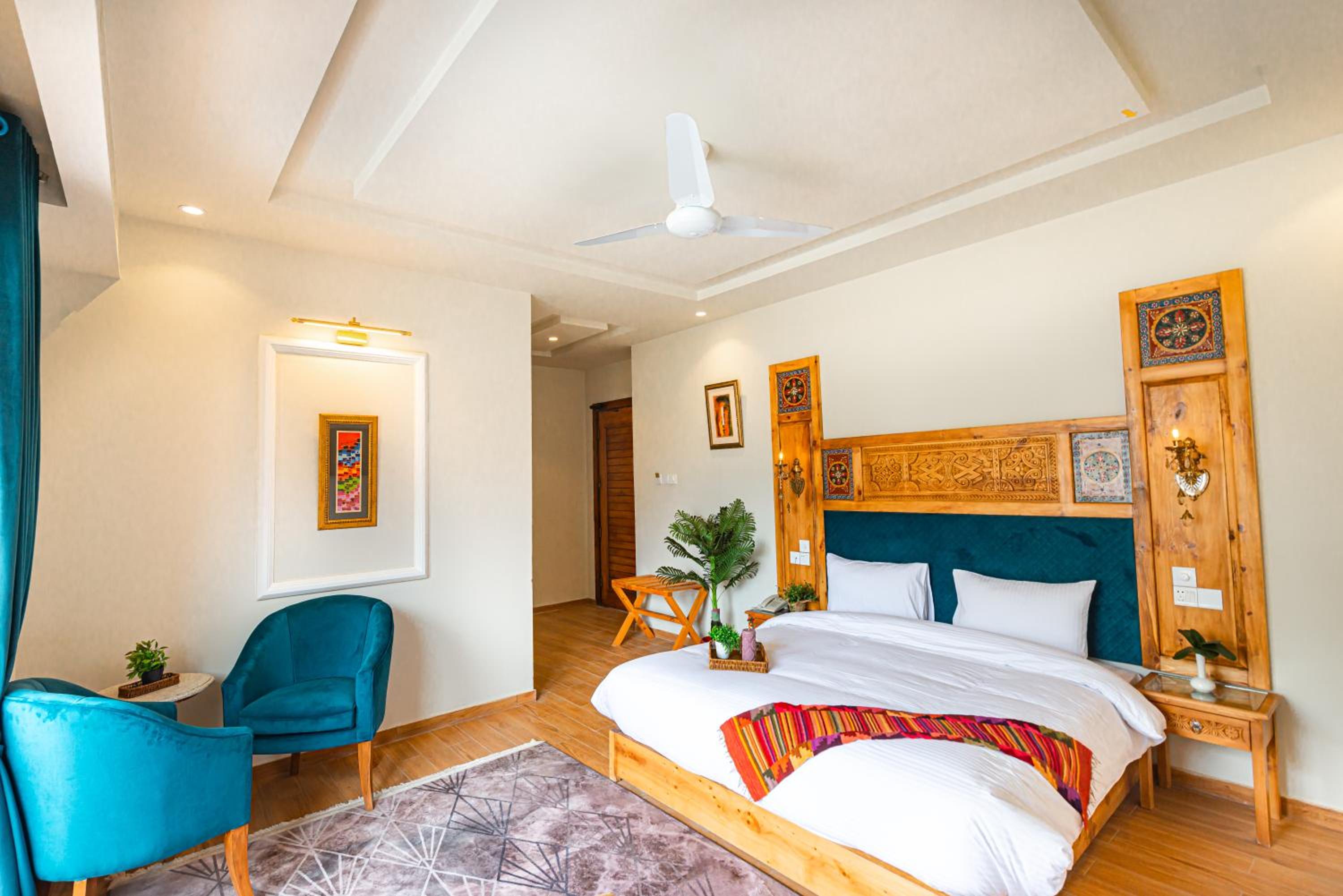 Standard King Room photo 3