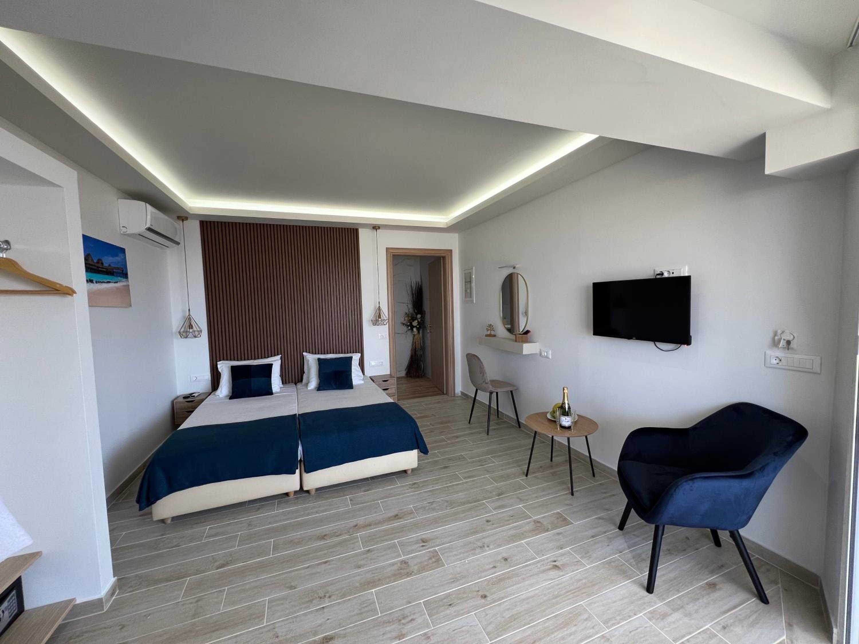 Suite with Spa Bath photo 1