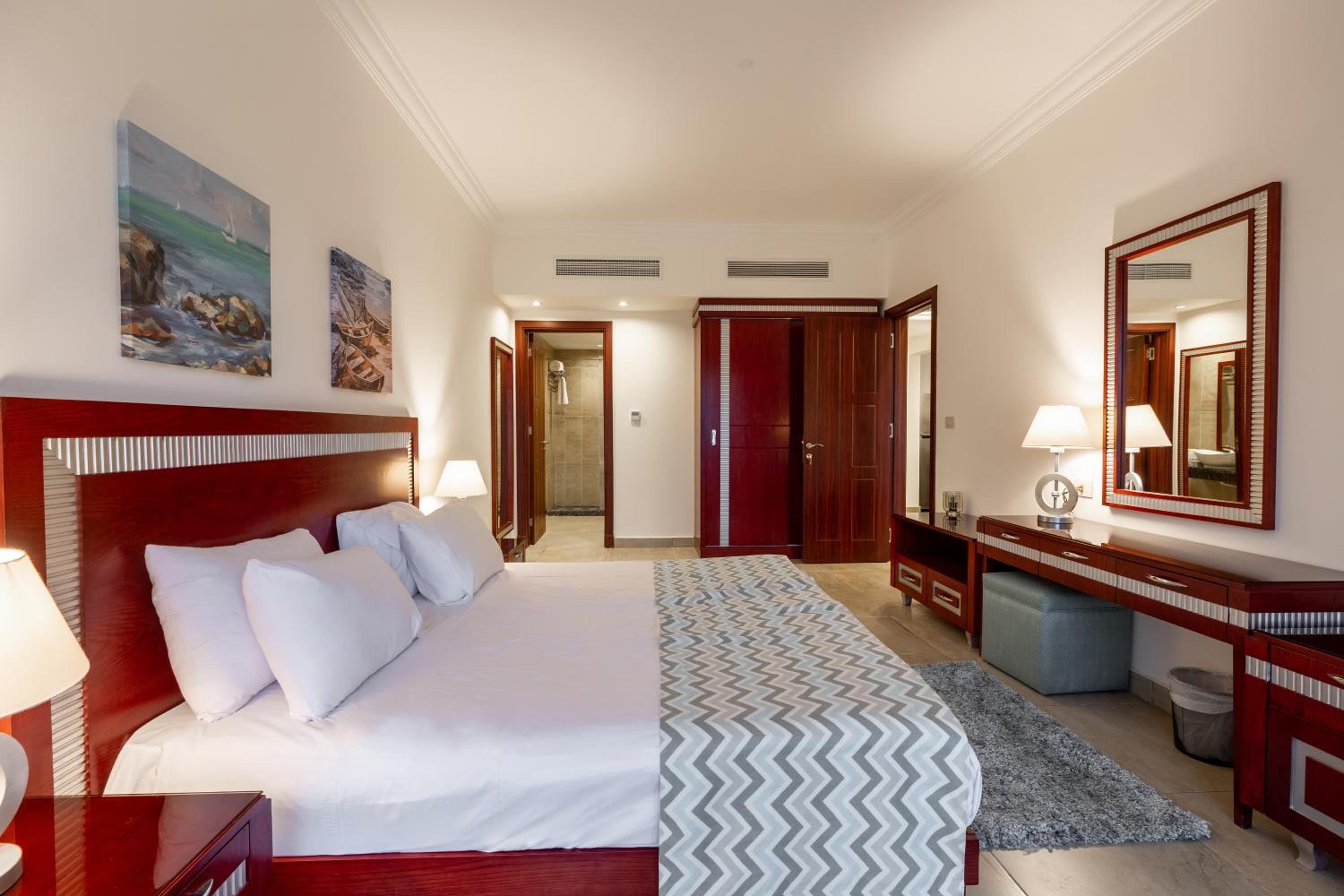 Deluxe Suite with Sea View photo 3