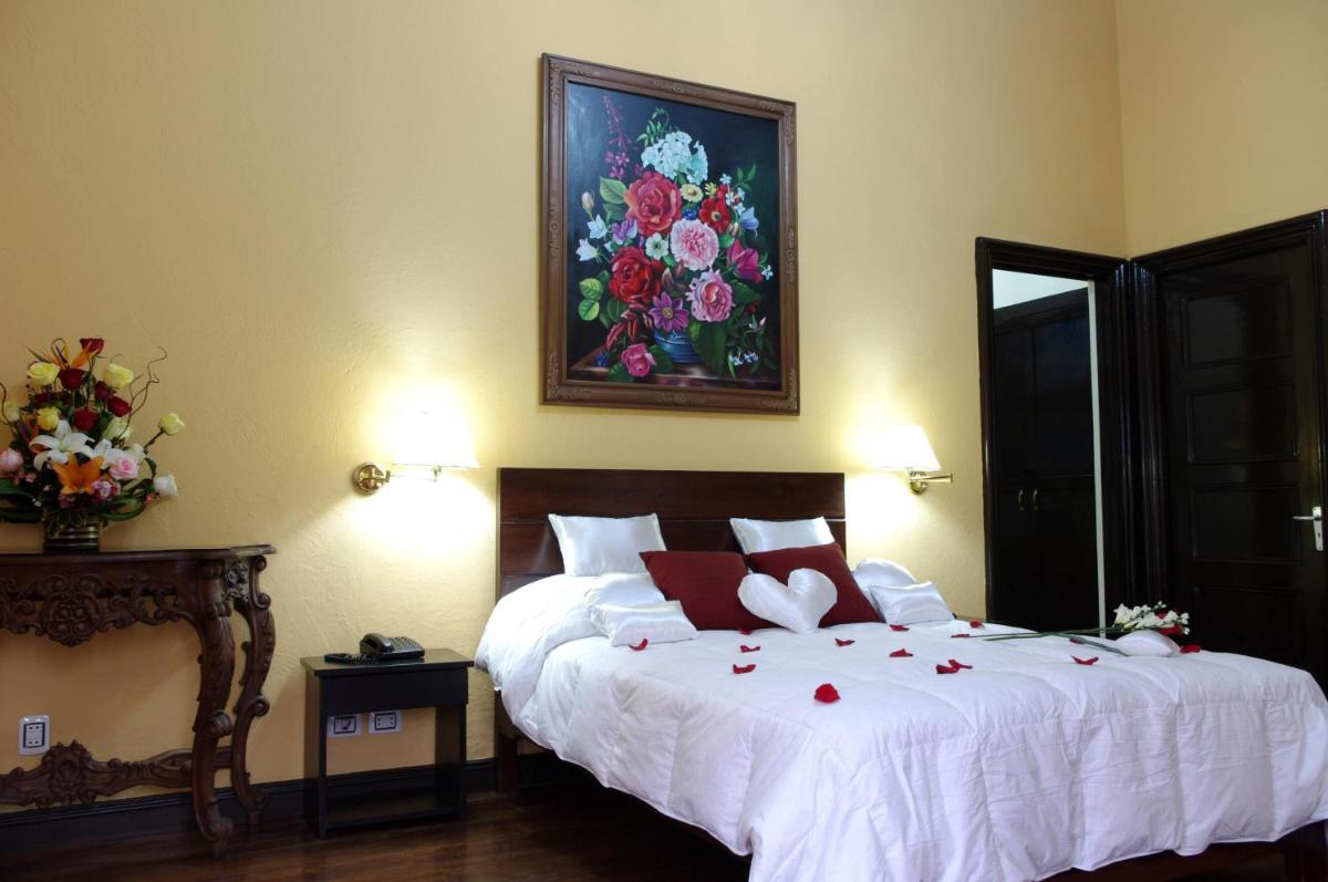 Queen Room with Balcony photo 2