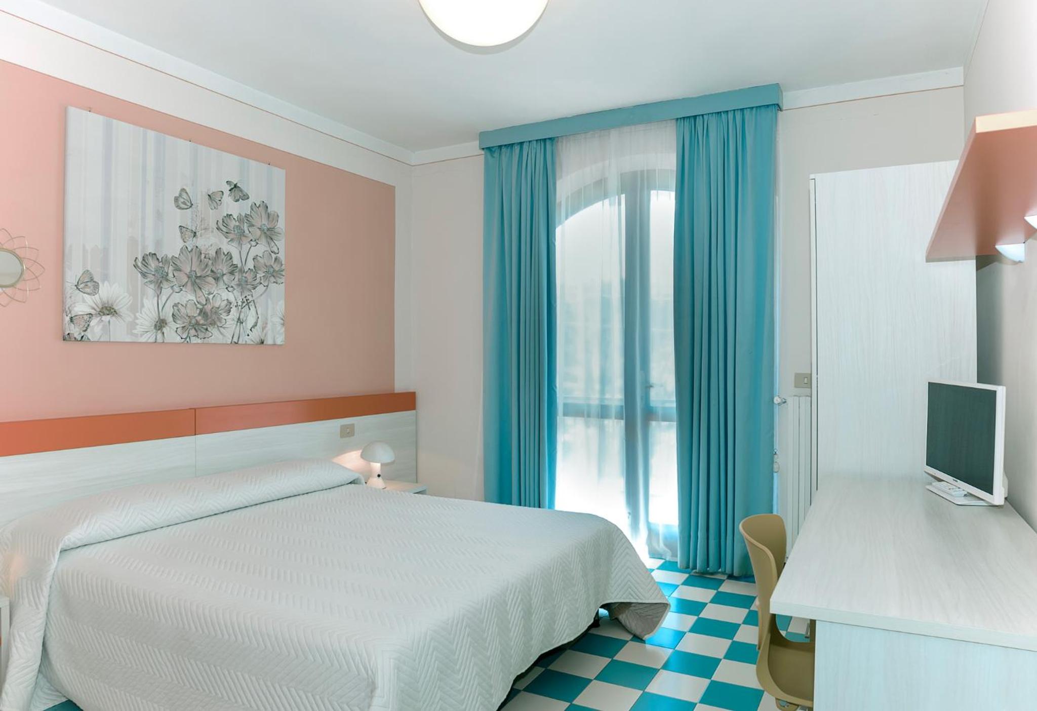Double or Twin Room - Photo 3