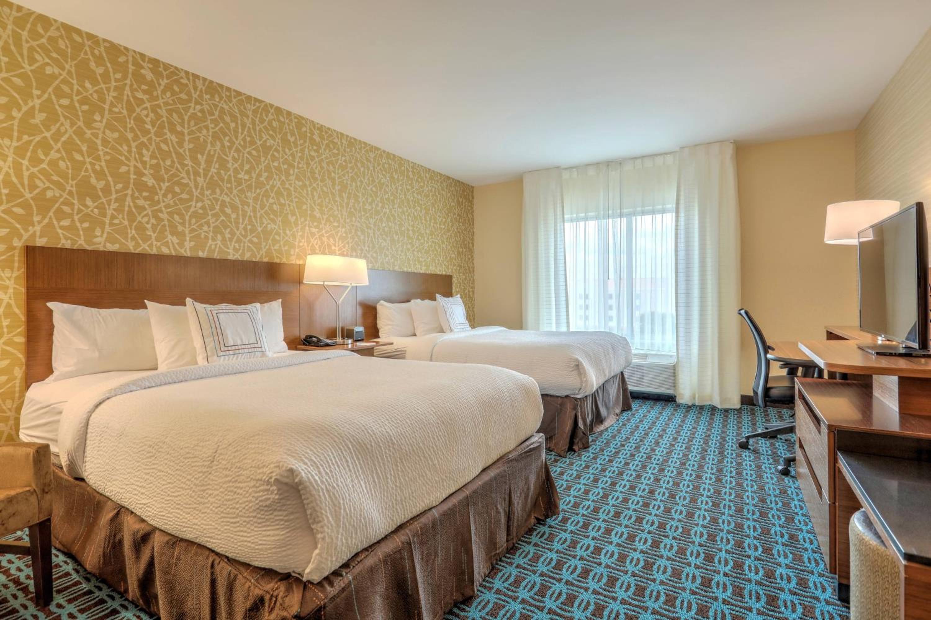 Queen Room with Two Queen Beds and Bathtub - Mobility Access/Hearing Accessible