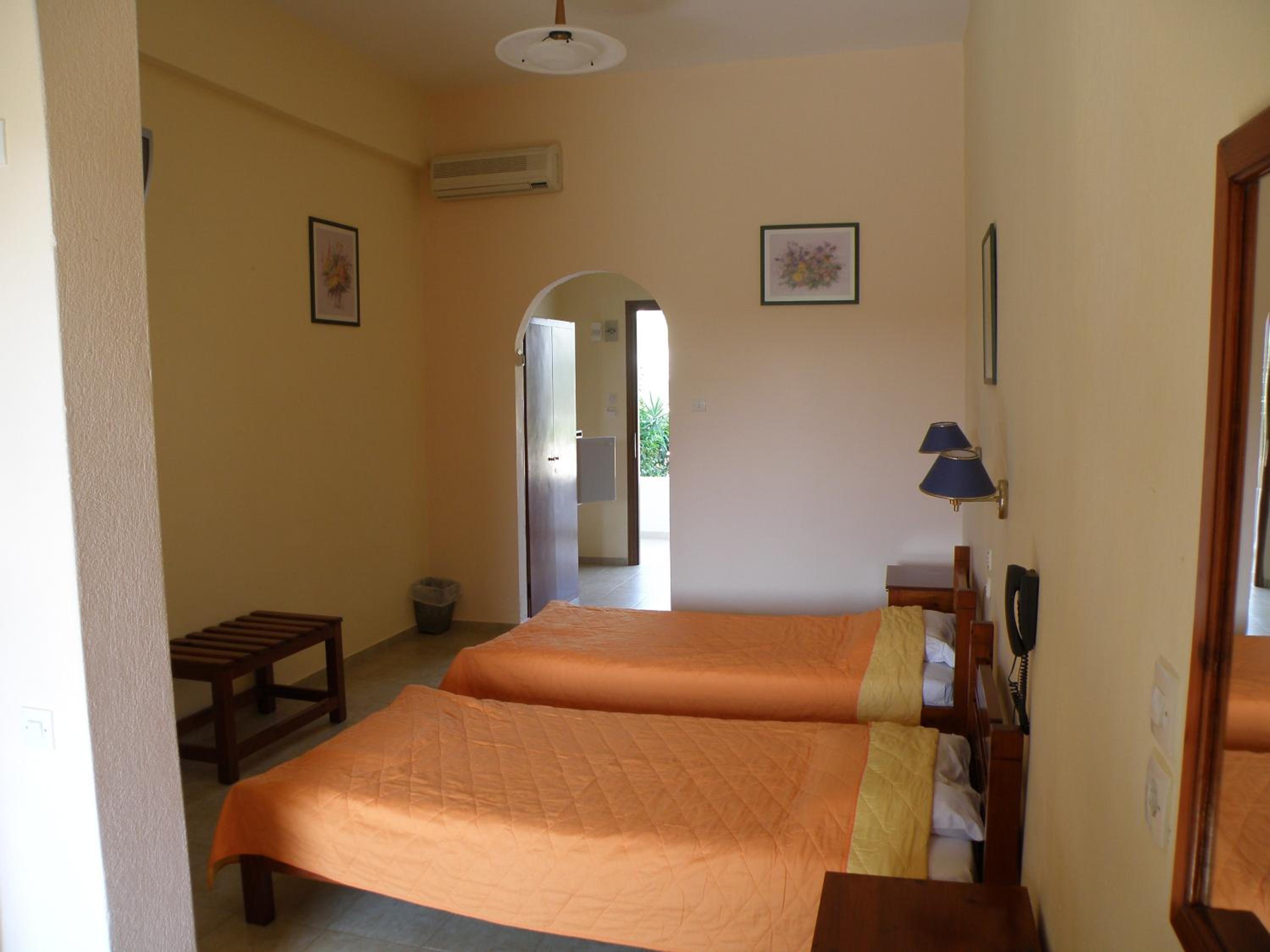 Double or Twin Room - Photo 10